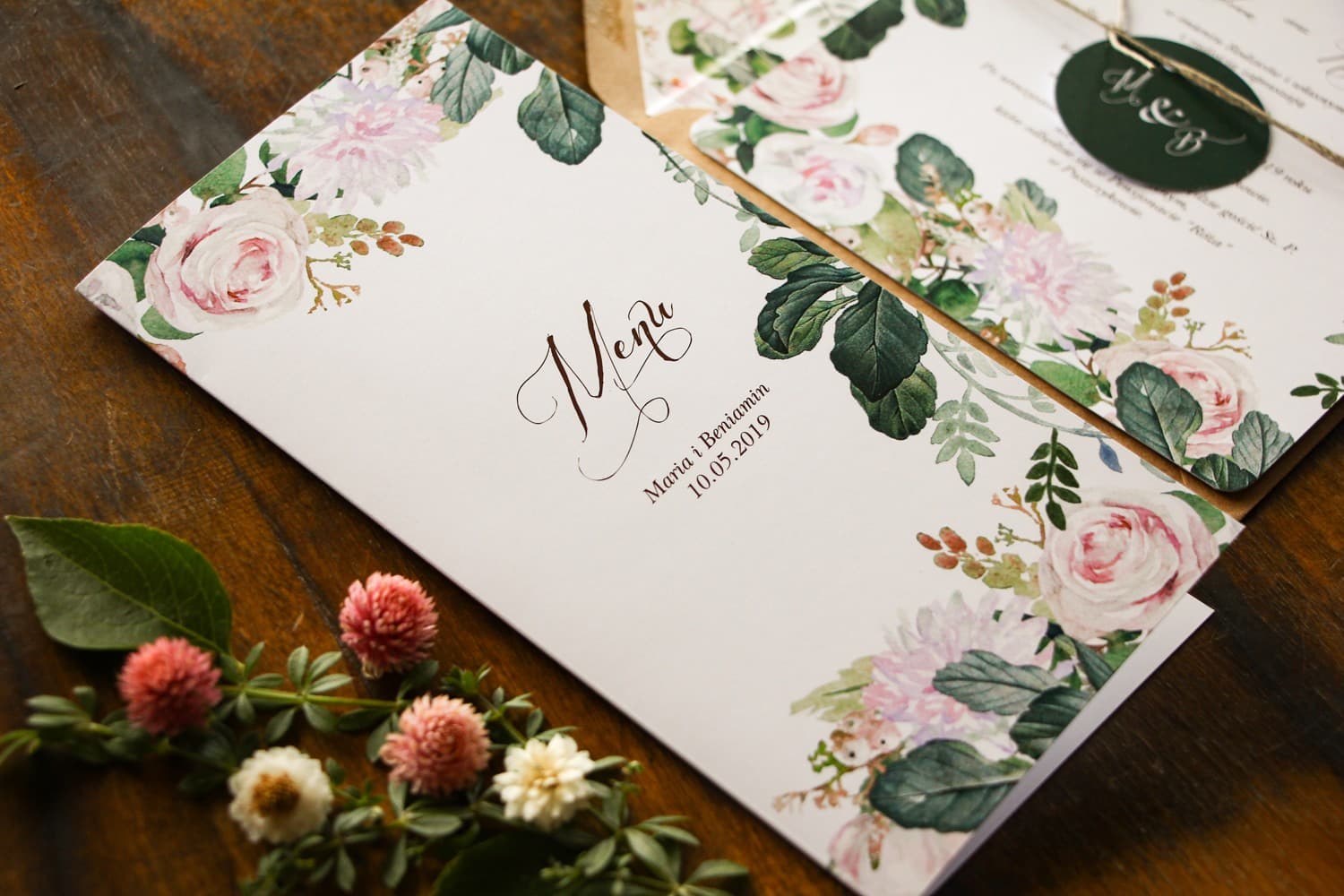 Romantisches Hochzeitsmenü mit Dahlien und Rosen | Menükarte zum Aufstellen | Indygo Nr. 5