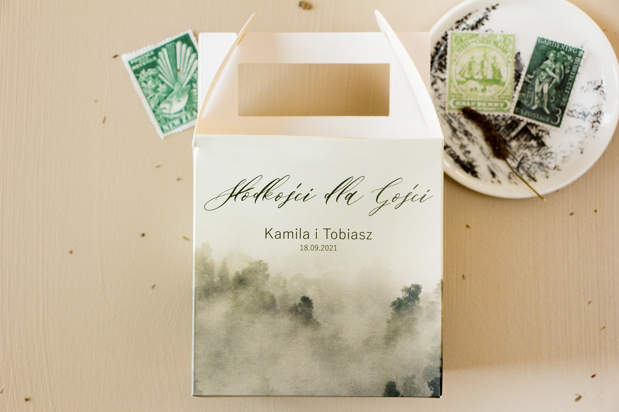 Hochzeitstortenbox mit Griff Waldmotiv | Personalisierte Gastgeschenke | Opal Nr. 2