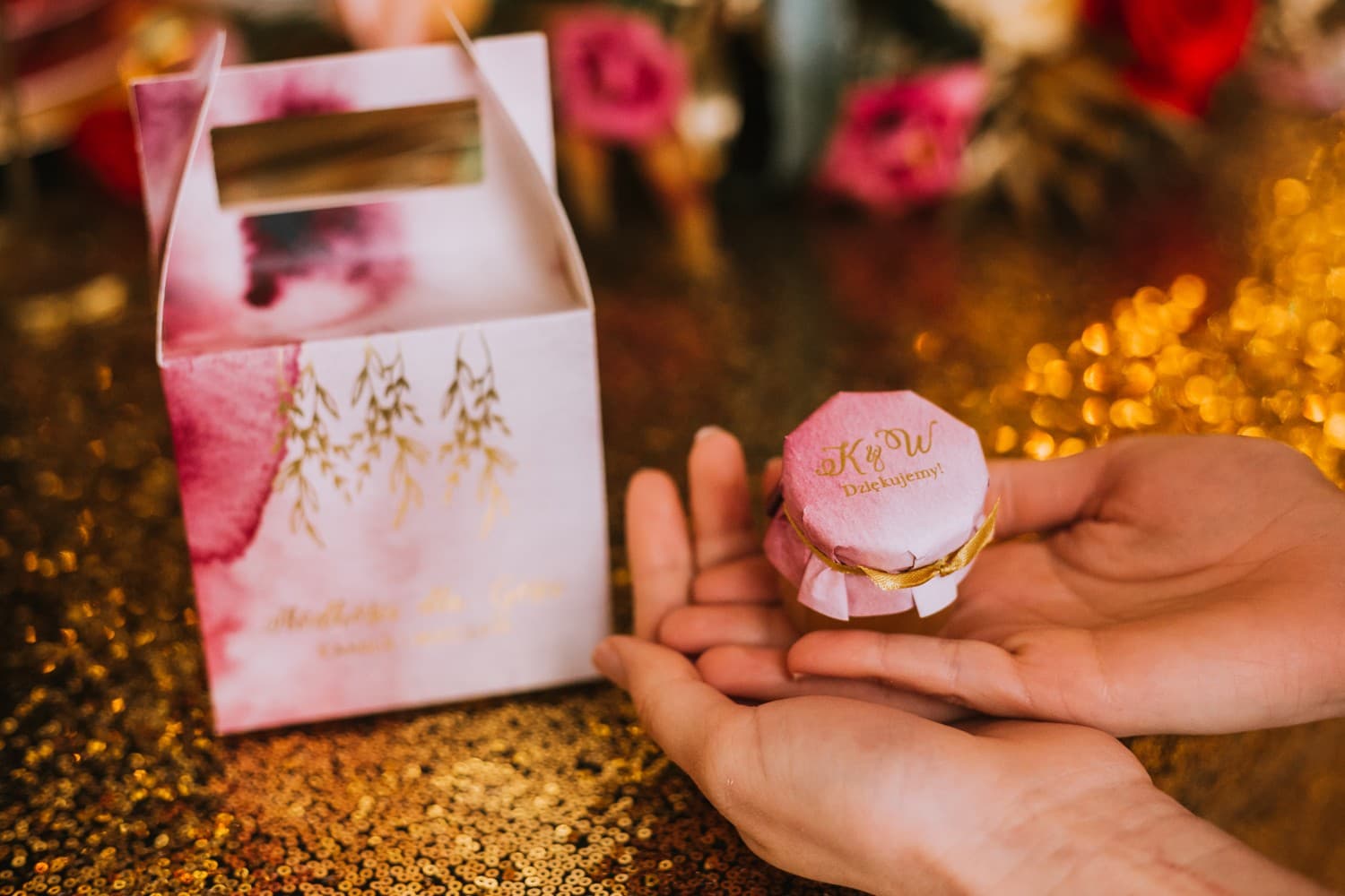 Gold Foiled Honey Jars Kamira No. 1 – Sweet Glamour Wedding Favours