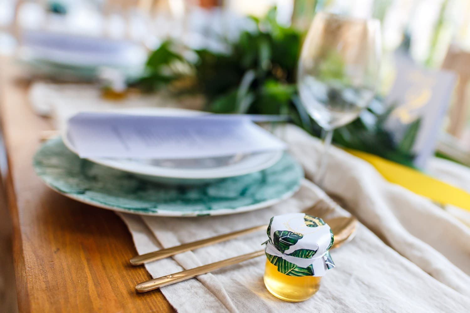 Gilded Wedding Honey Jars Sorento No. 12 – Sweet Favours in Greenery Style