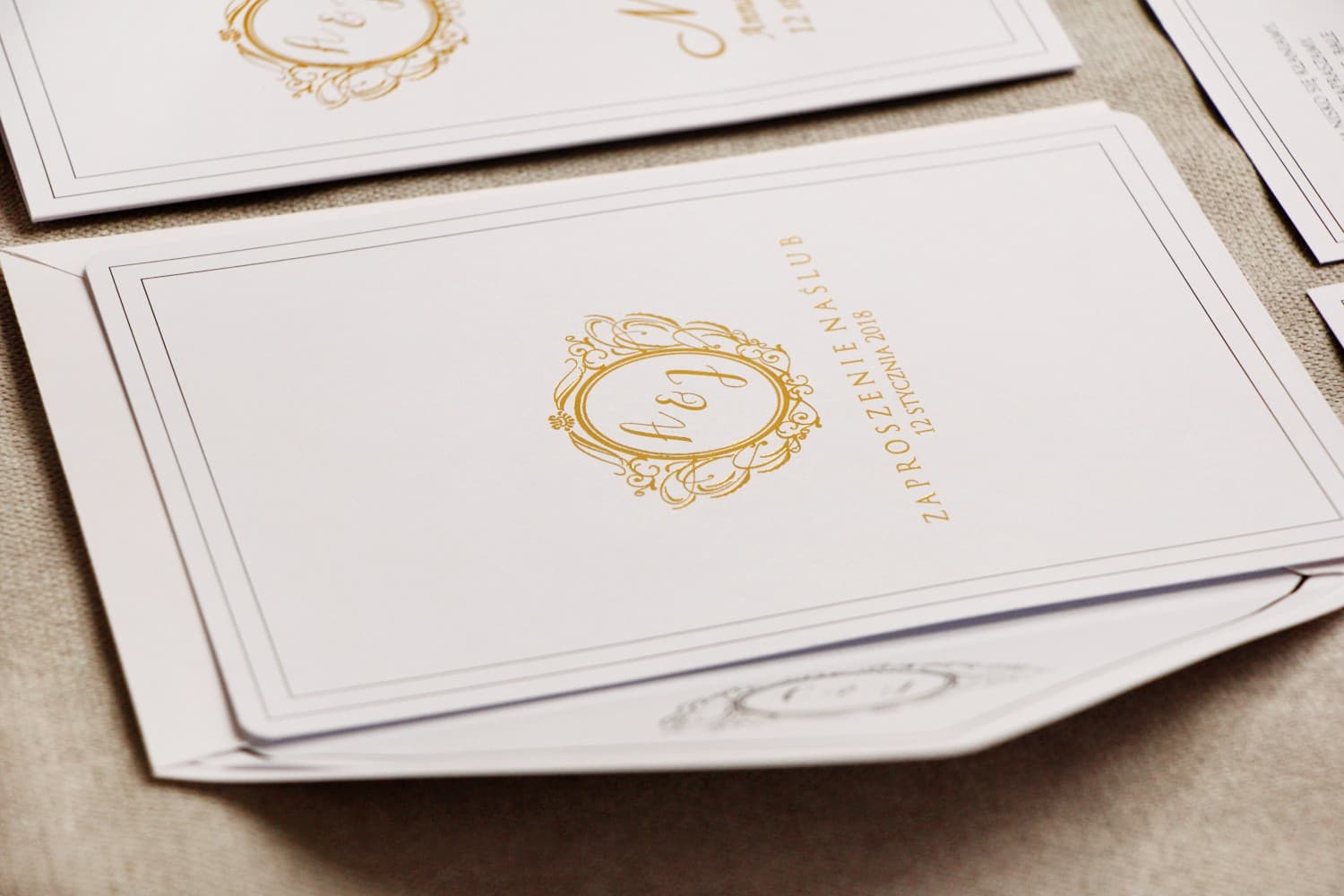 Invitaciones de boda de una sola tarjeta estilo glamour con elegante dorado – Sonata nº 9