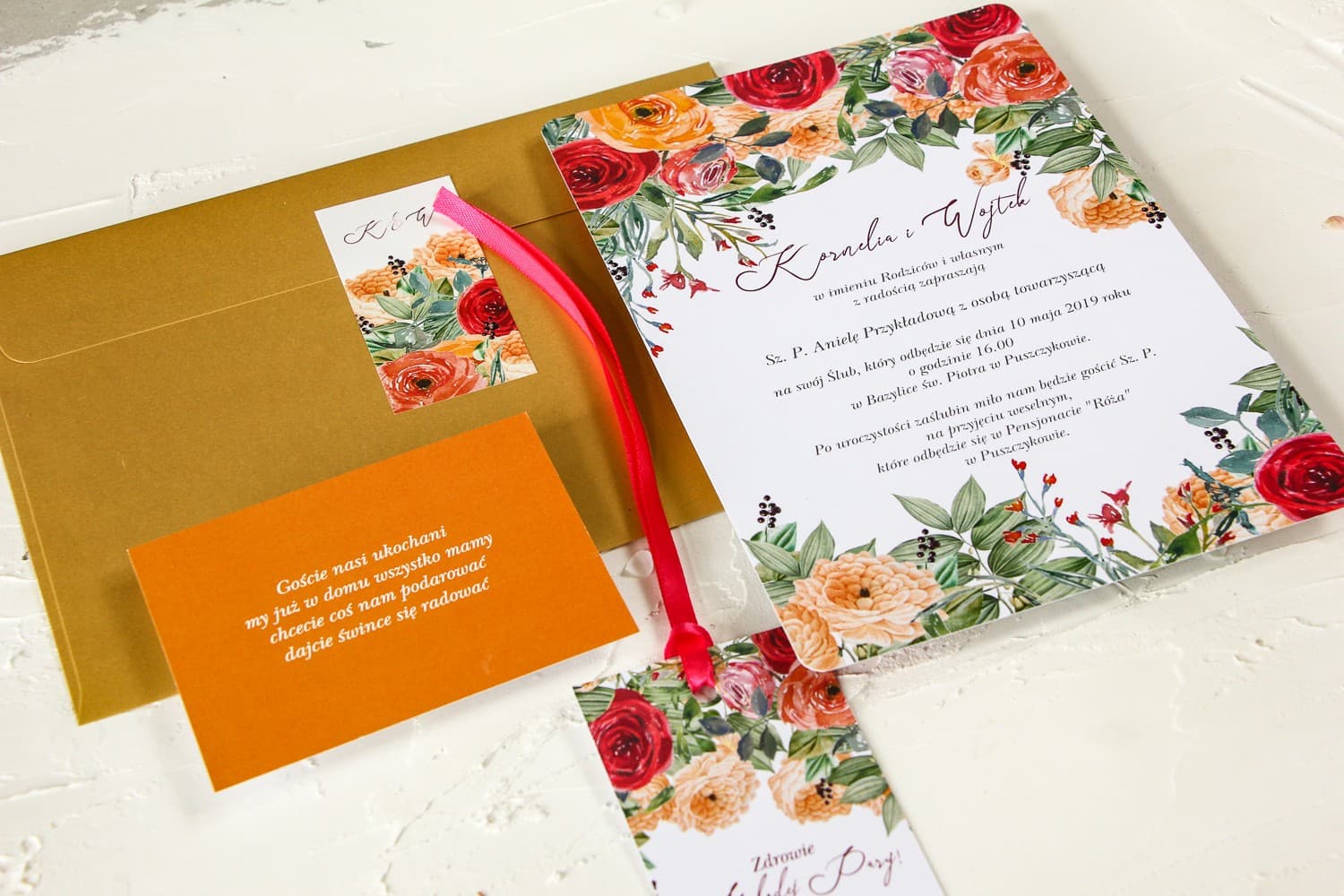 Invitación de boda una sola tarjeta con motivo floral de rosas intensas
