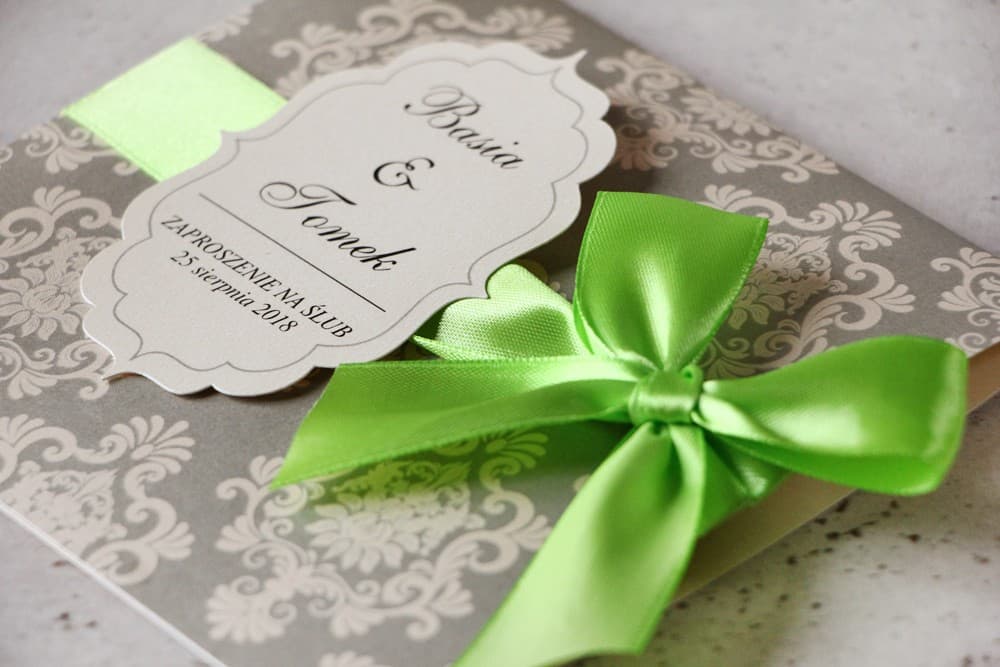 Invitación de boda perlada con lazo - Ornamento nº 11 - Gris delicado y elegante