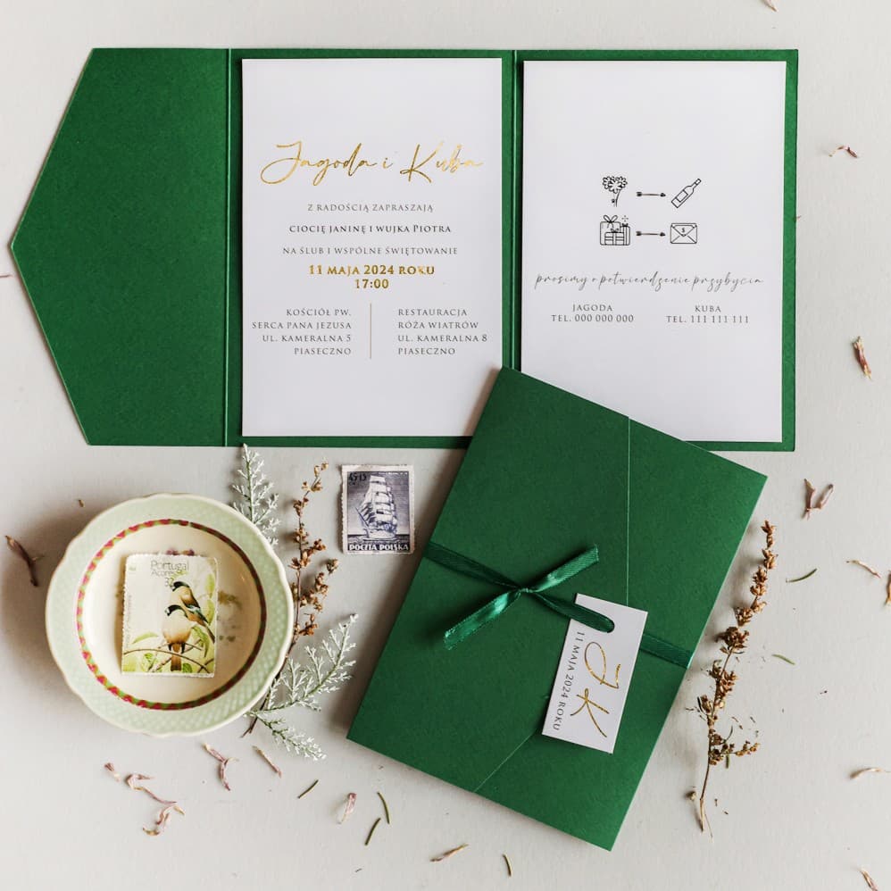 Invitaciones de boda doradas Avril nº 8 verde botella estuche abierto Amelia Wedding