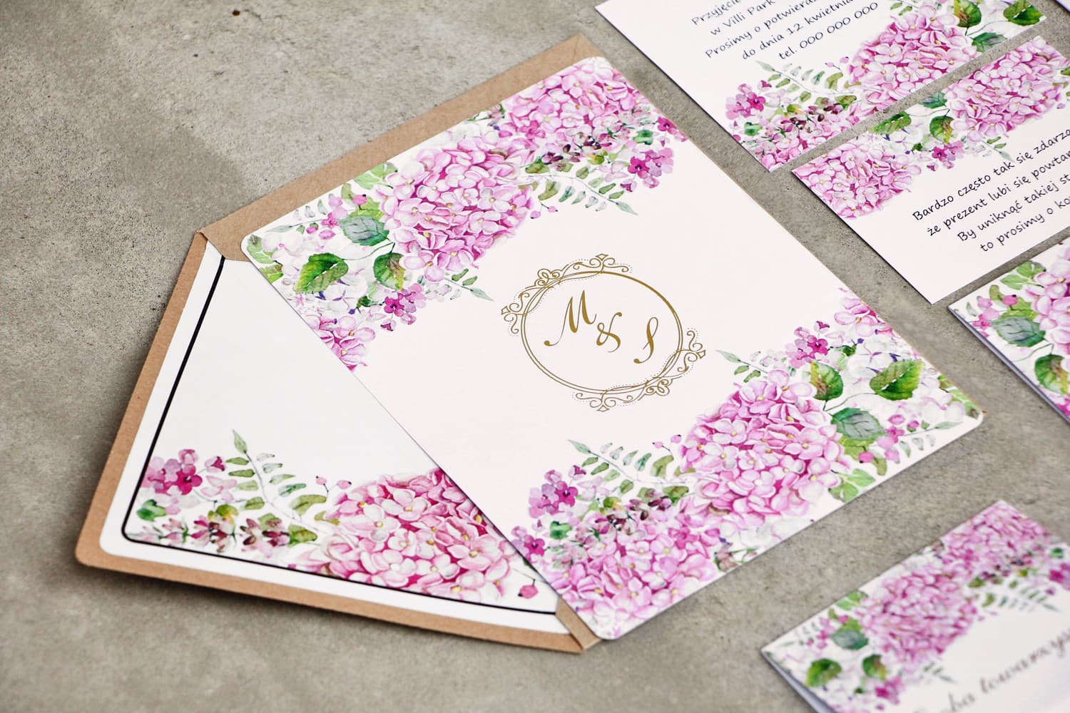 Invitaciones de boda elegantes con hortensia rosa y exquisito dorado Sorento n.º 6