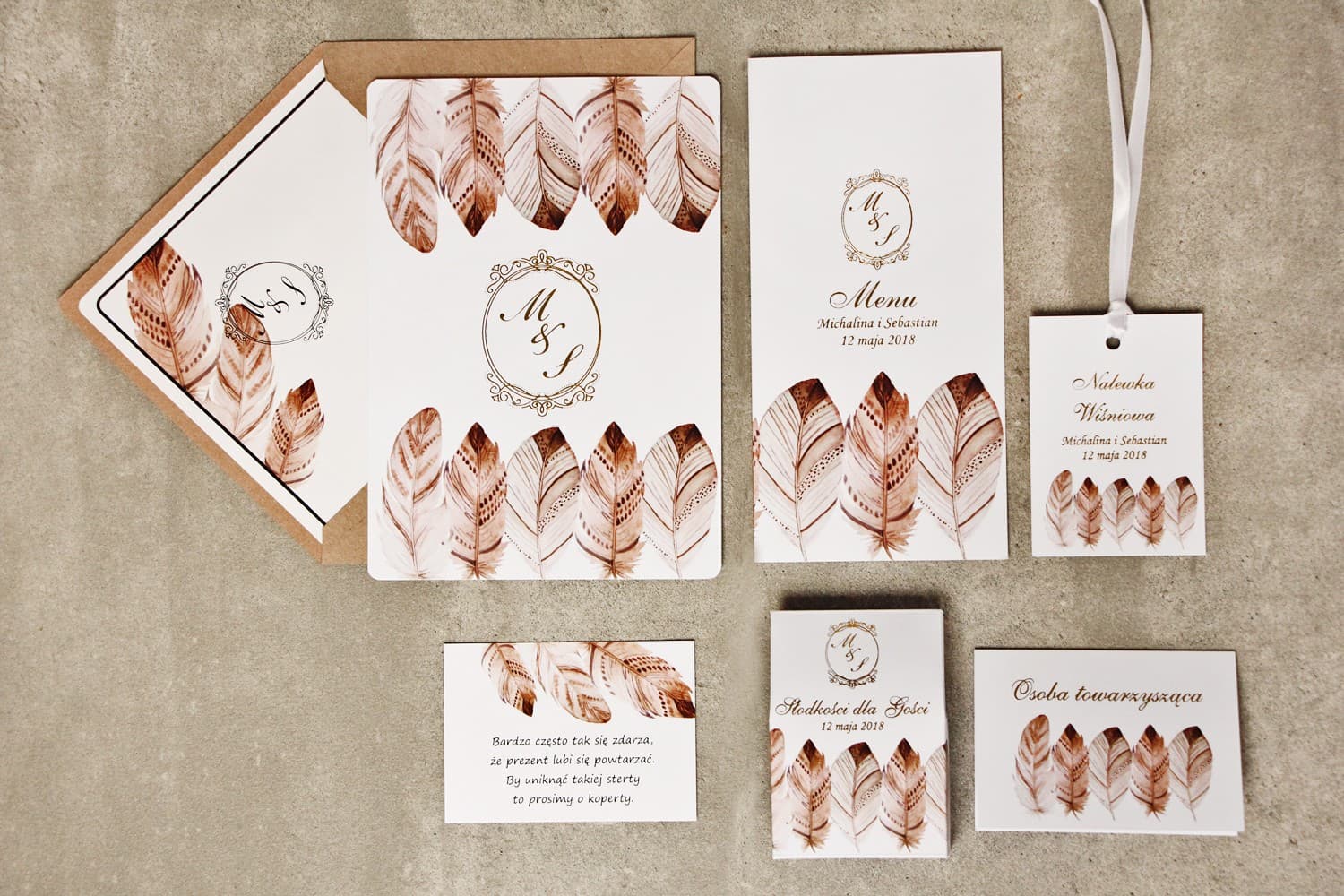 Invitación de boda con complementos - Sorento nº 10 - Plumas boho con dorado