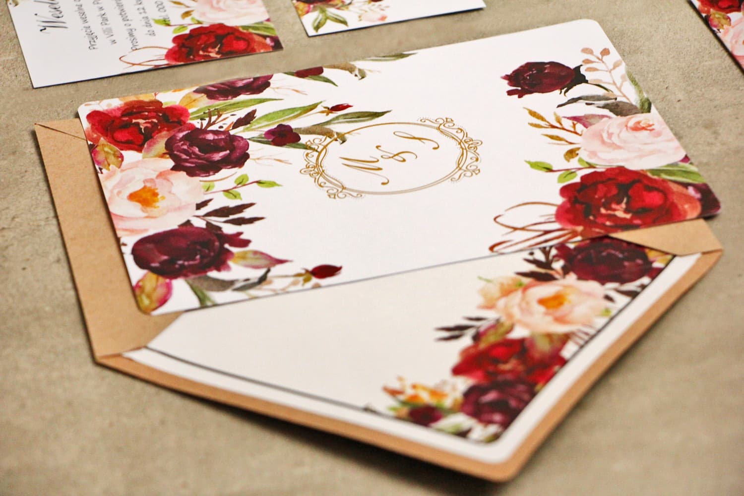 Invitación de Boda Sorento nº 7 – Dorado y Peonías