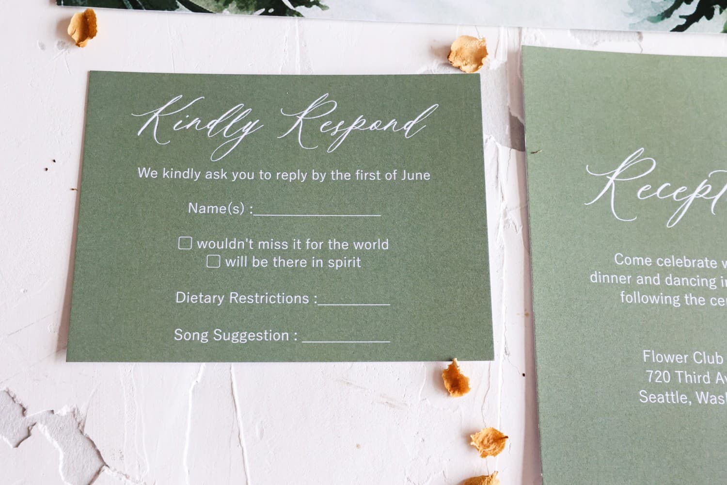 Tarjeta RSVP verde botella para invitaciones de cristal Korani nº 21 Amelia Wedding