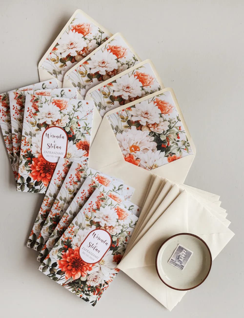 Invitaciones de boda otoñales Impresja nº 16 con dalias naranjas Amelia Wedding