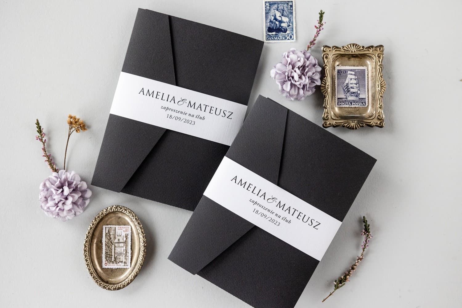 Invitaciones de boda oscuras con acabado premium