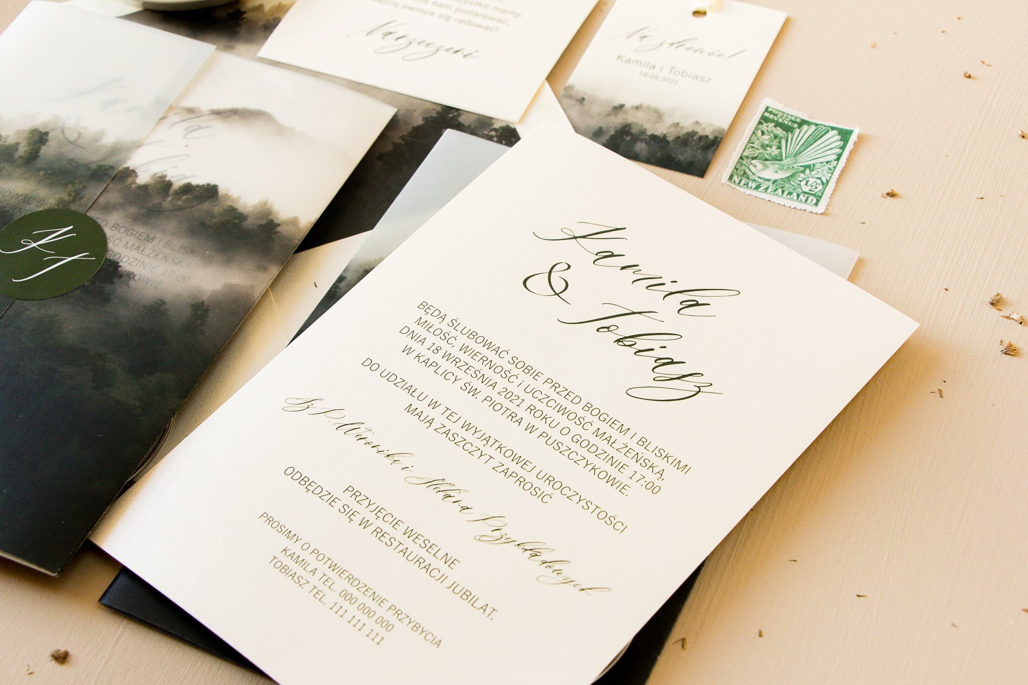 Invitaciones de boda Opal con diseño sutil, aportando clase a cualquier boda