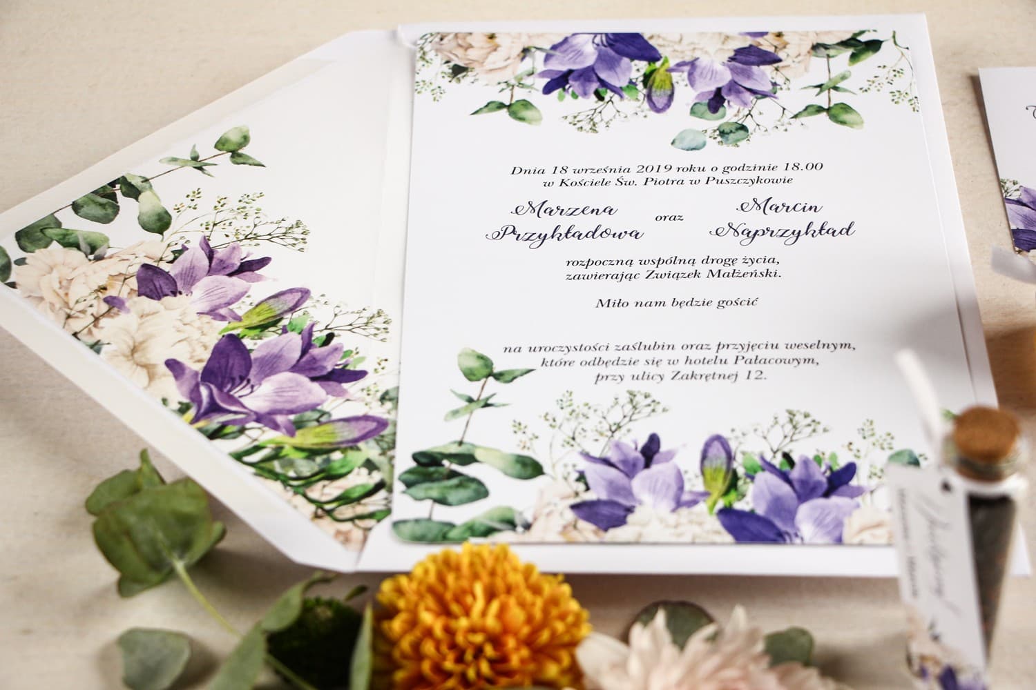 Enveloppe ouverte avec doublure fleurie invitation Aurum n° 1