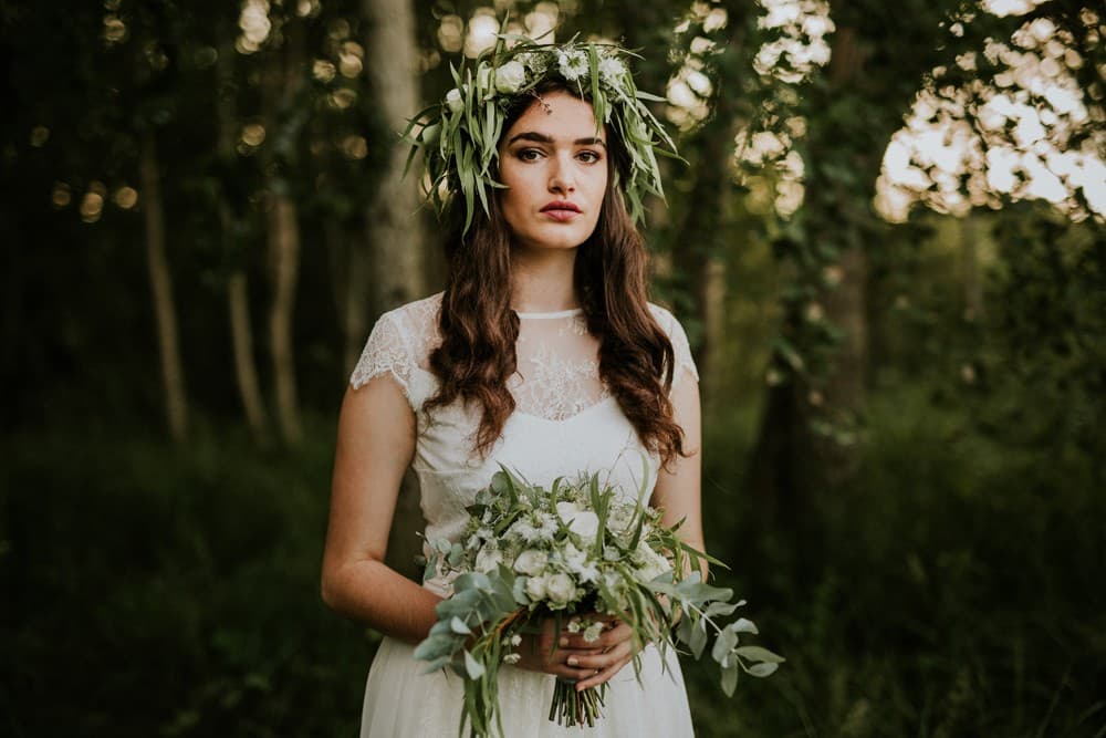 Sposa con ghirlanda stile boho rustico ispirazione Amelia Wedding