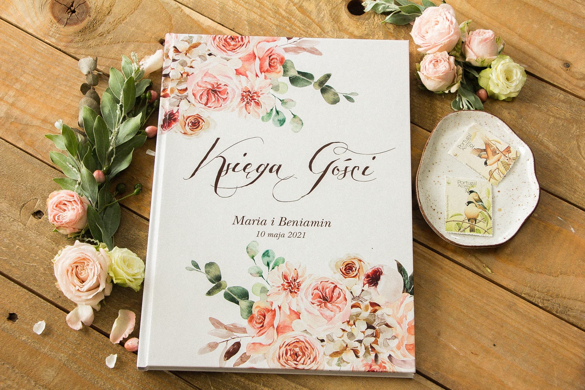 Libro de Invitados de Boda A4 Flores Pastel | Recuerdo de Boda Personalizado con Dorado | Indygo N.º 7