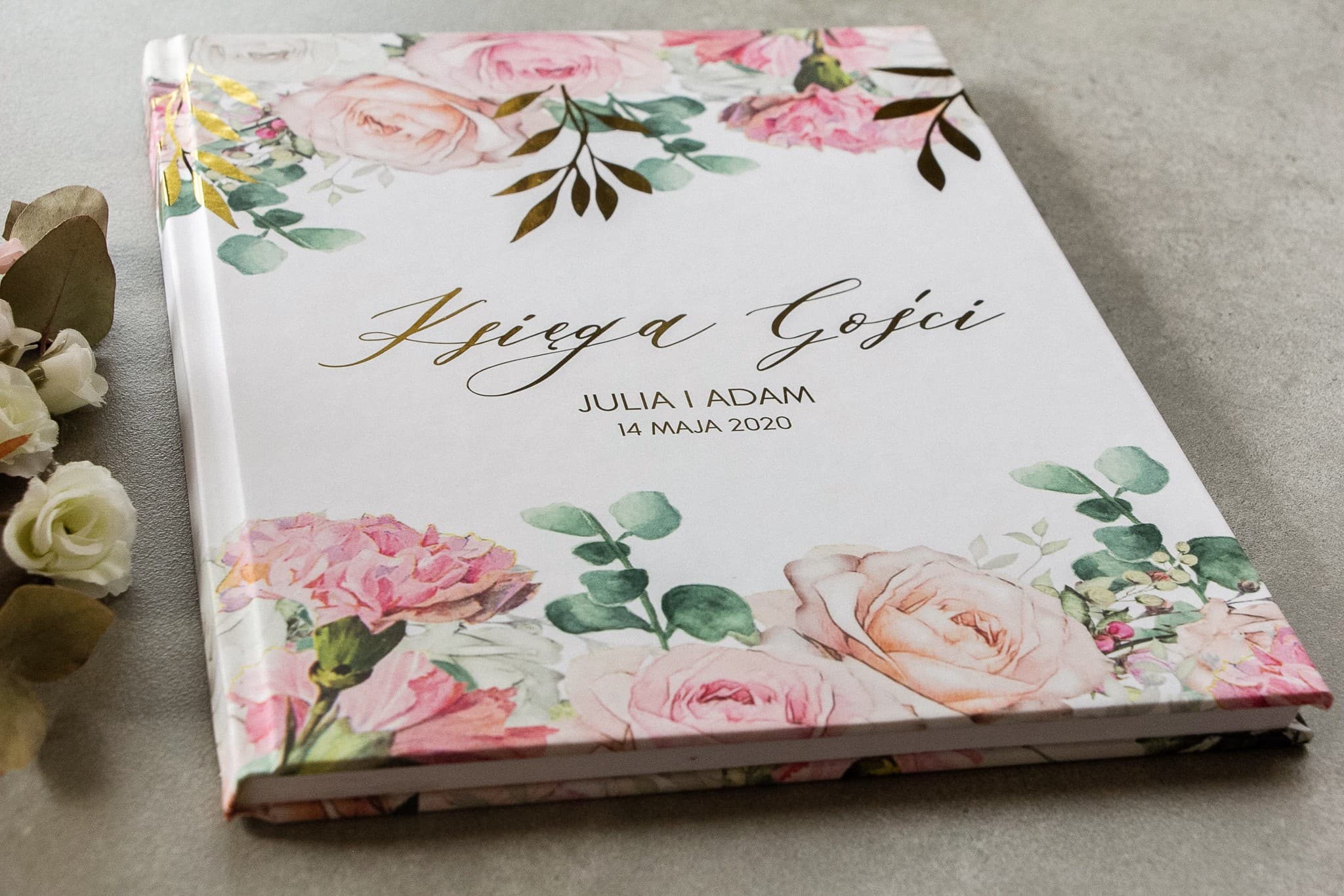 Libro de visitas elegante para boda con motivos dorados y rosas