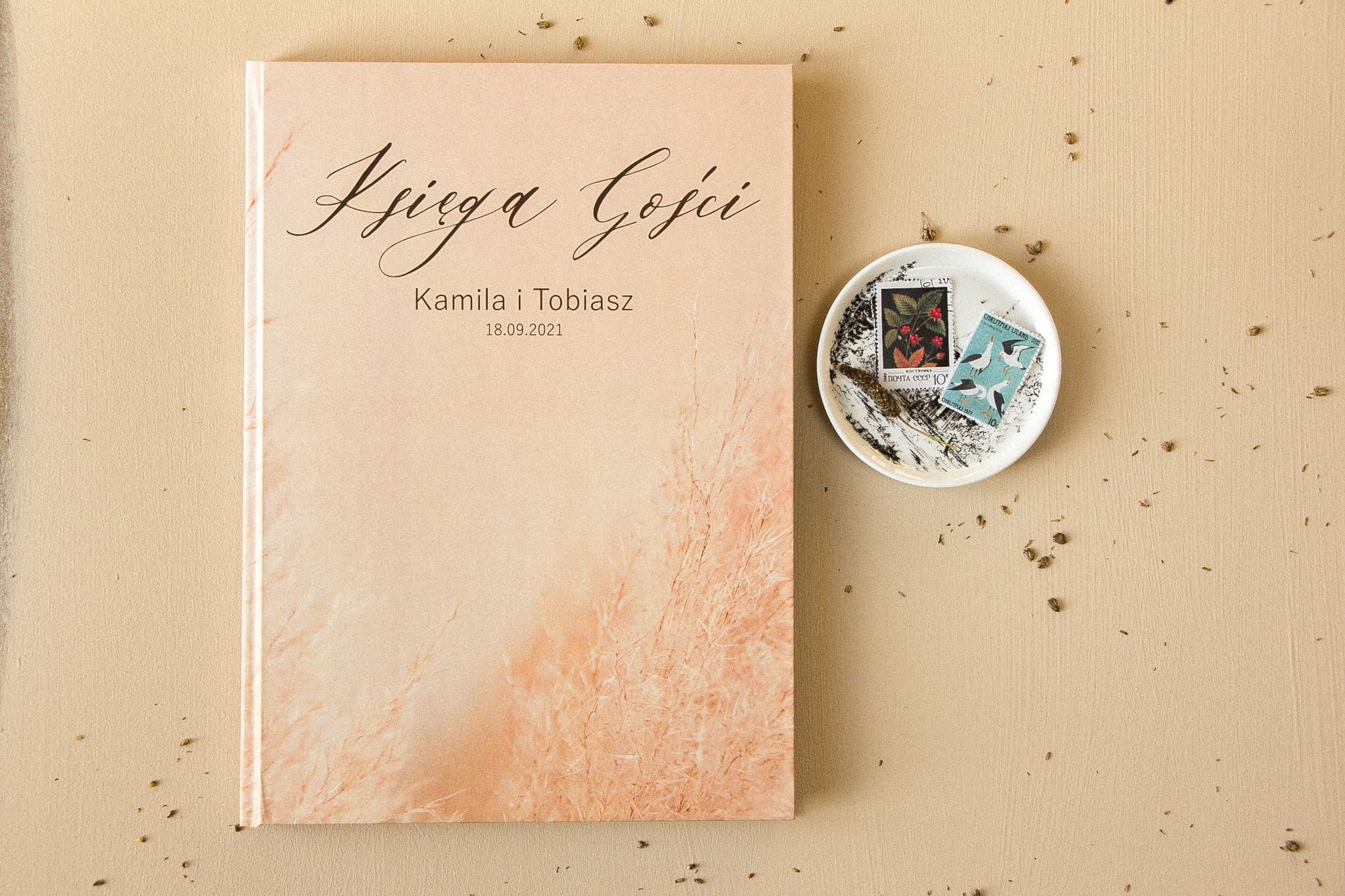 Interior del libro de invitados A4 con diseño floral boho Opal nº 1