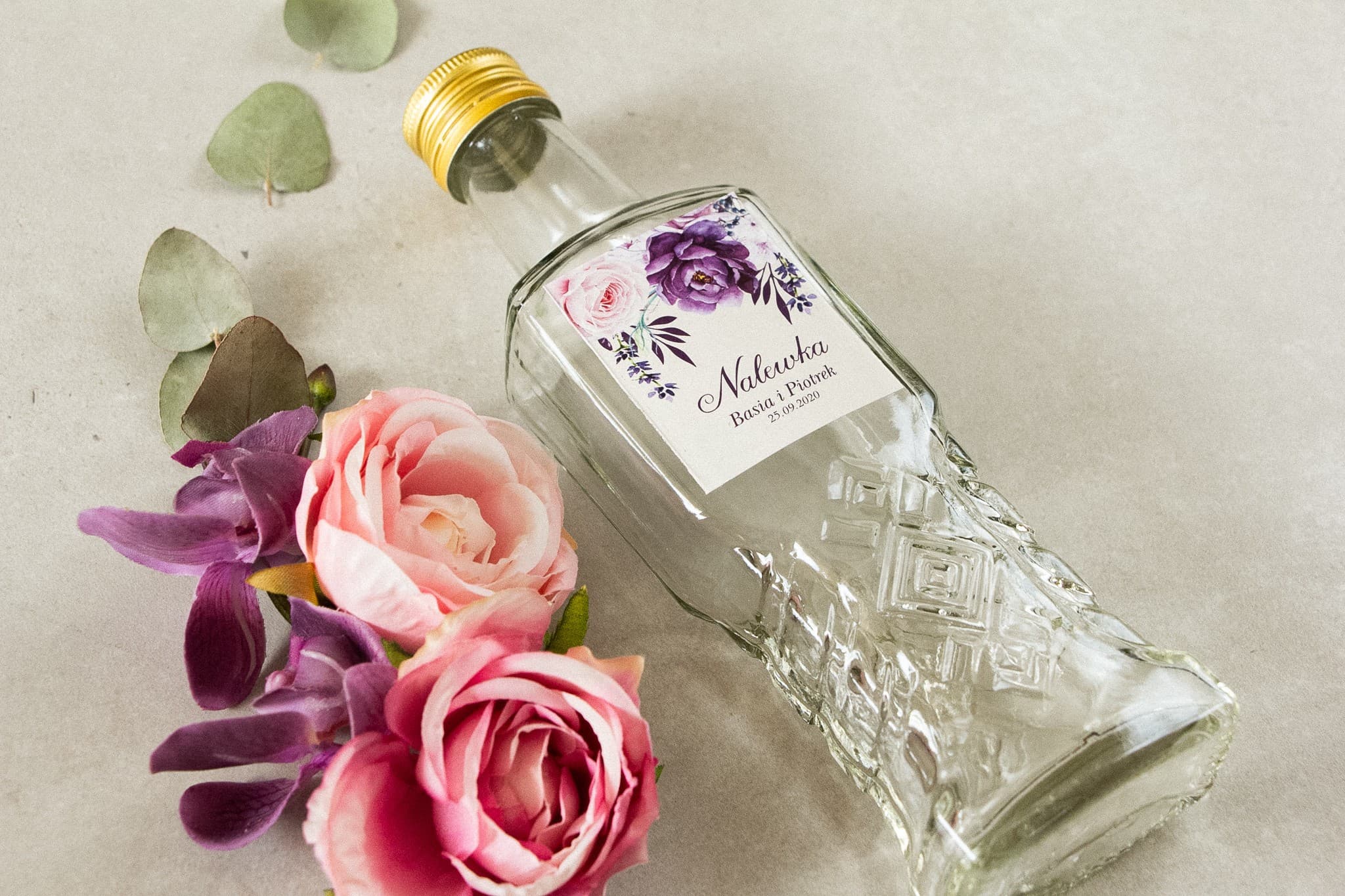 Glasflaschen für Likör als Gastgeschenke mit violettem Lavendel Korani Nr. 5