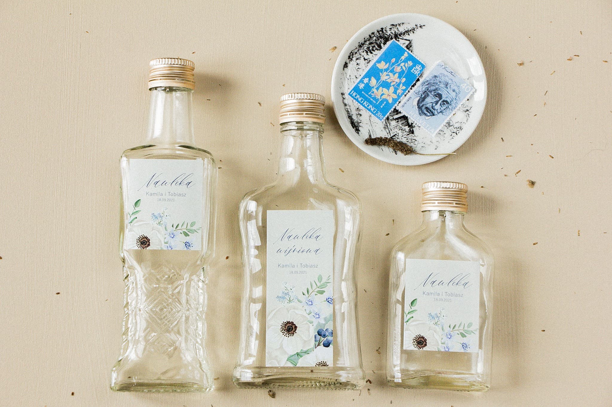 Gastgeschenke Glasflaschen für Likör mit weißen Anemonen Opal Nr. 7 - 2