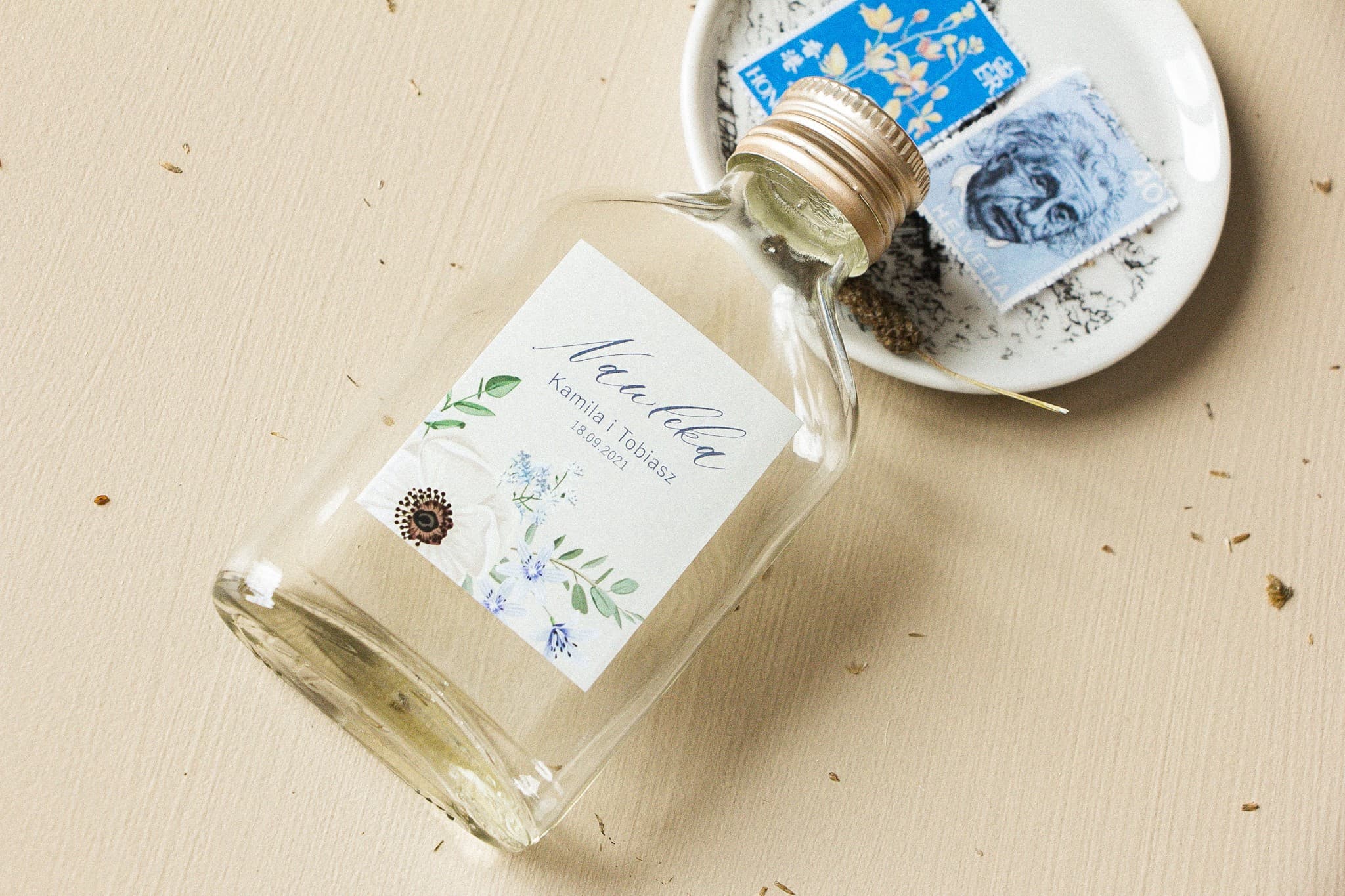 Gastgeschenke Glasflaschen für Likör mit weißen Anemonen Opal Nr. 7 - 3