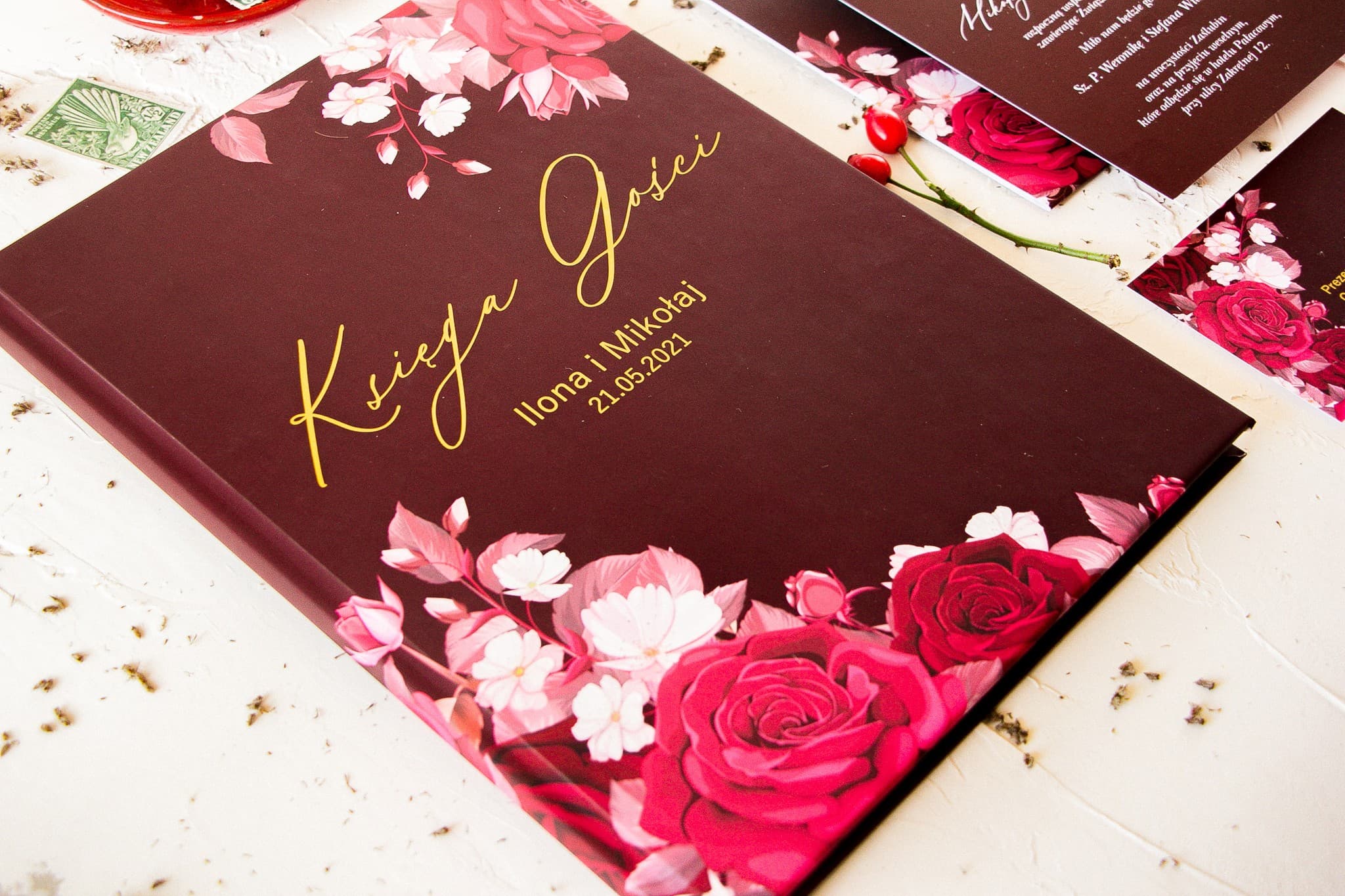 Livre d'or bordeaux personnalisé avec motif floral et texte doré | Serenity N° 2