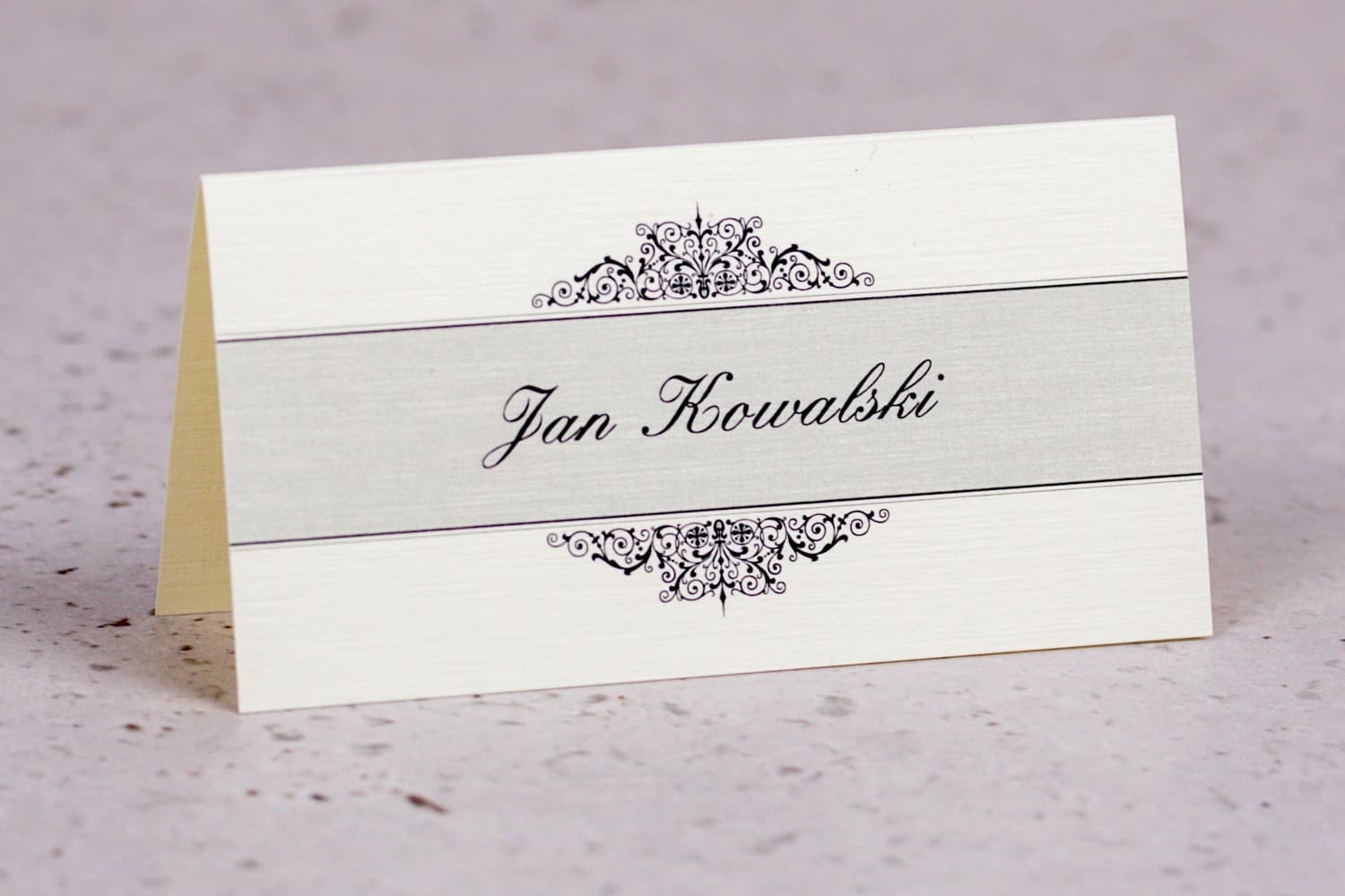 Marcasitios de Boda Arte nº 4 – Elegantes Tarjetas de Mesa con Motivo de Alianzas Doradas