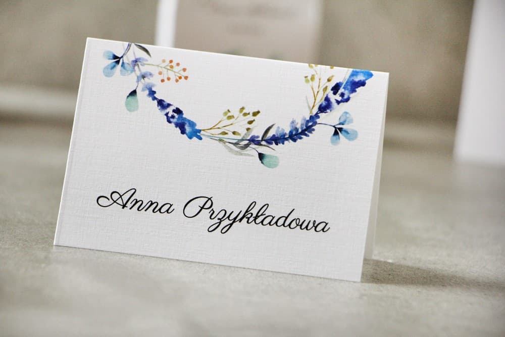 Marcasitios de Boda Pistacho nº 7 – Tarjetas de Mesa de Lino con Guirnalda Celeste