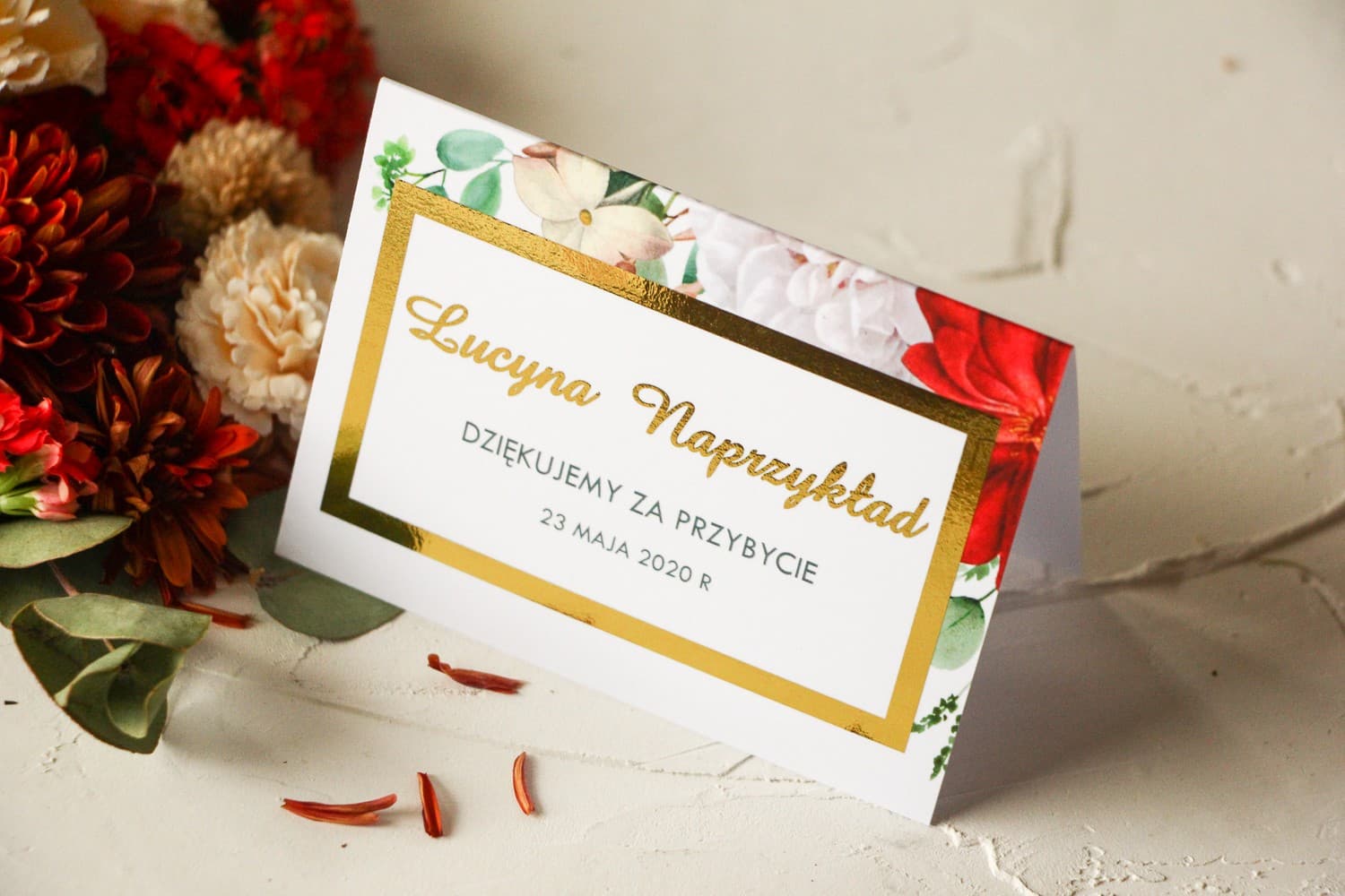 Marque-places de Mariage Avril n° 4 – Cartes de Table Dorées avec Motif Roses Bordeaux