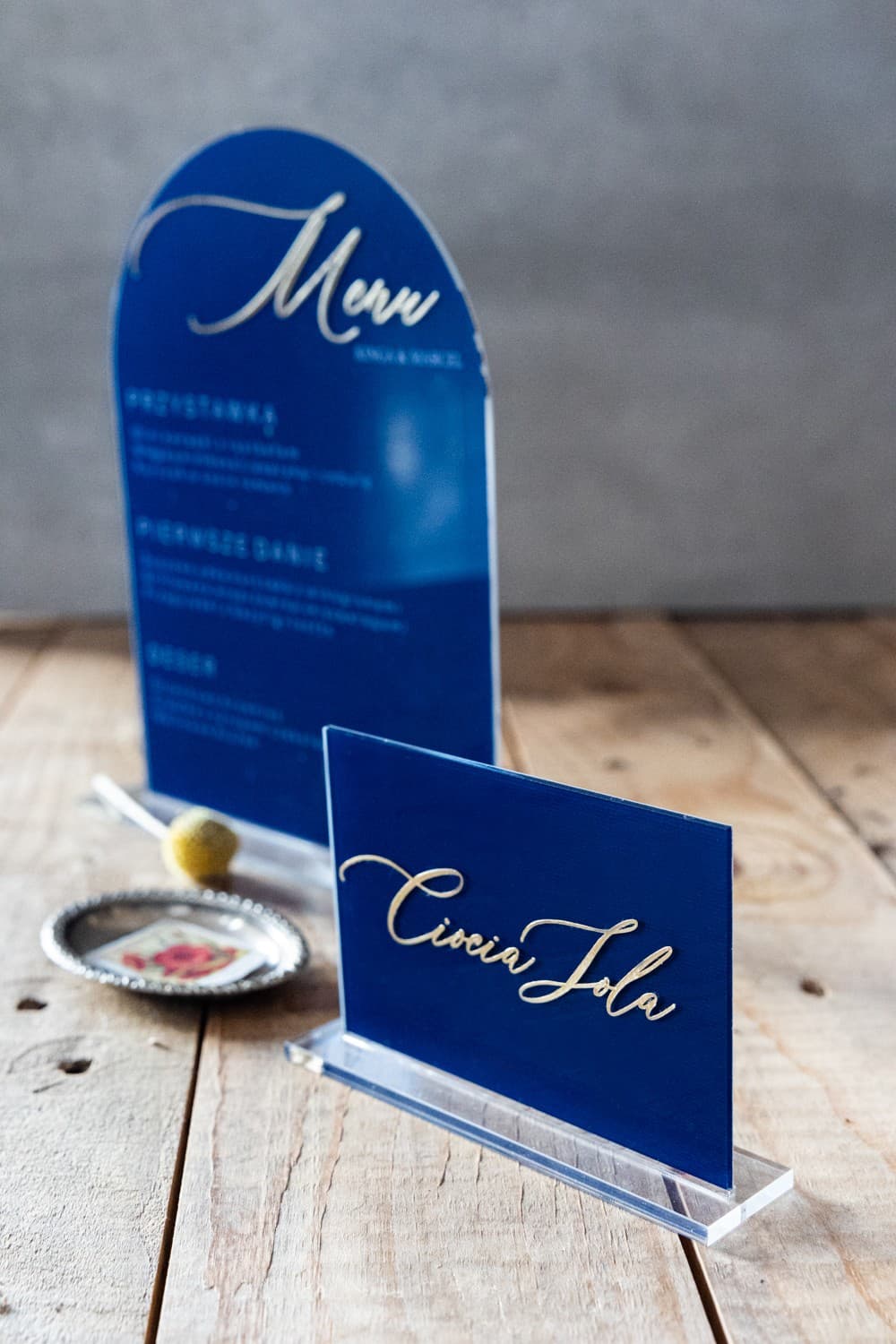 Marque-places de Mariage Dalia n° 5 – Cartes de Table en Plexiglas Bleu Marine avec Dorure