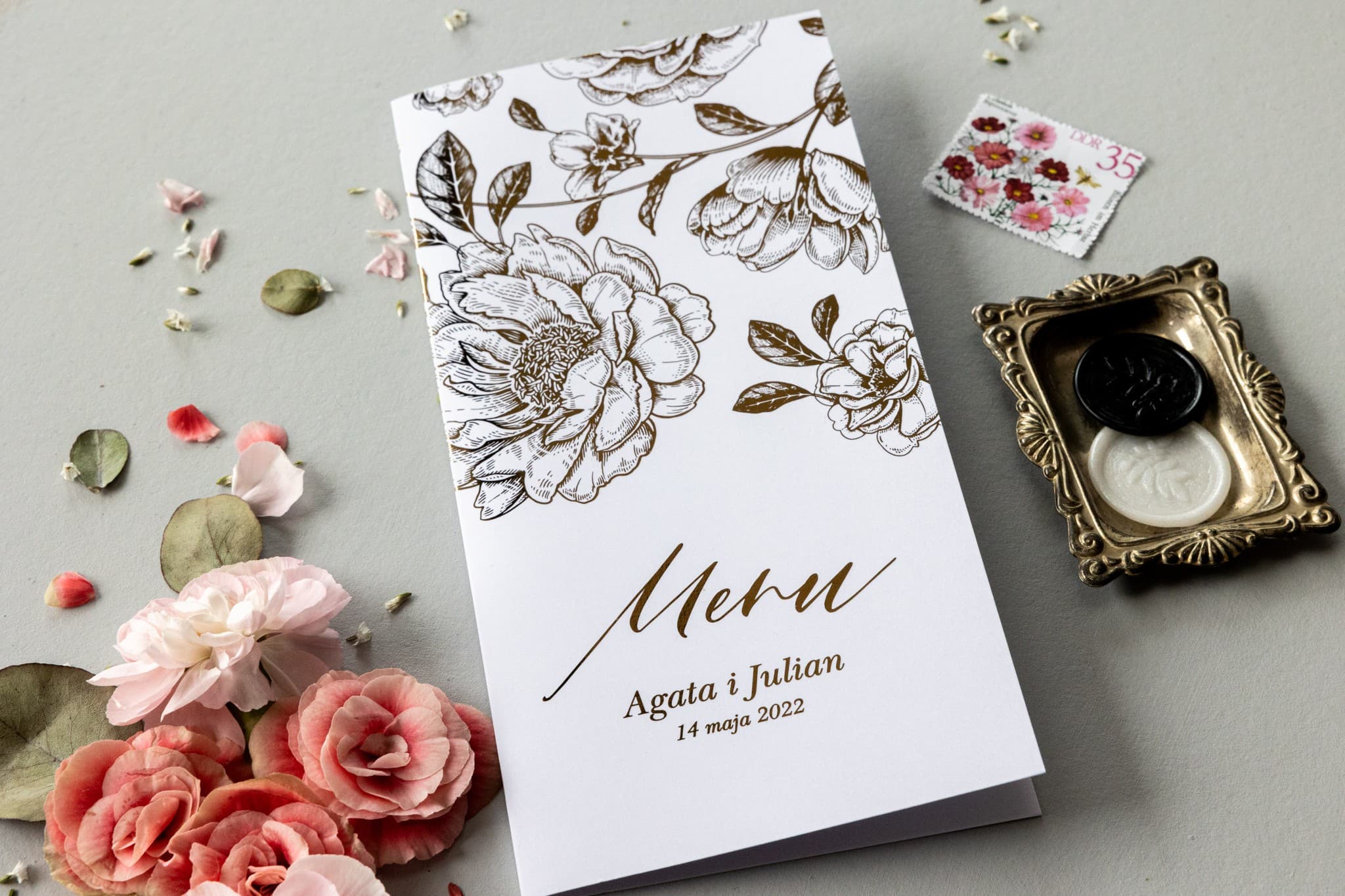 Elegante menú de boda con peonías doradas, letras doradas | Menú para boda, carta de platos para mesa | Ónix nº 3