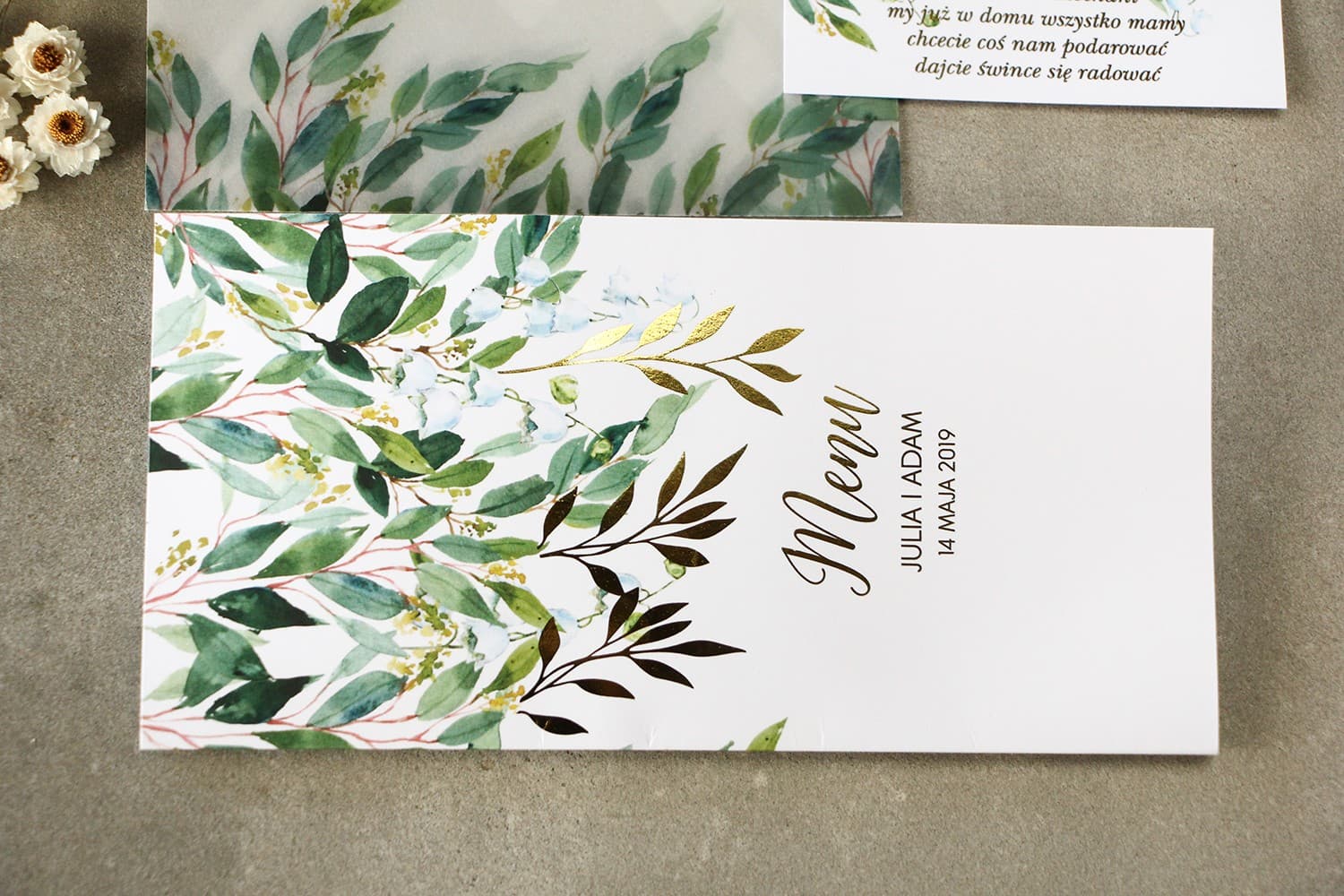 Menú de Boda Dorado Rubin nº 4 – Tarjeta Elegante con Lirios del Valle