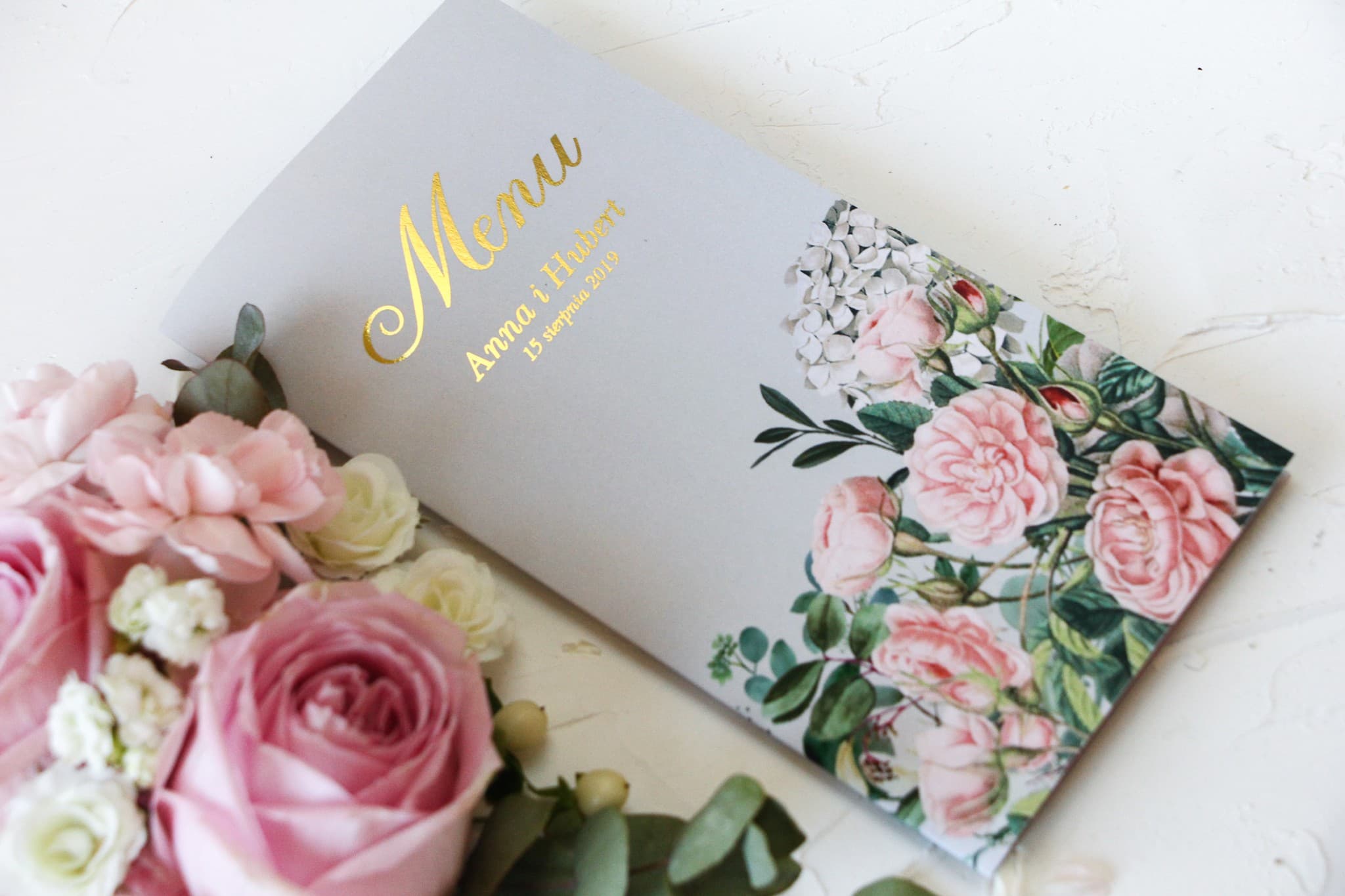 Menú Gris para Mesa de Boda con Detalles Dorados y Flores | Menú de Boda Exclusivo | Szafirowe nº 2