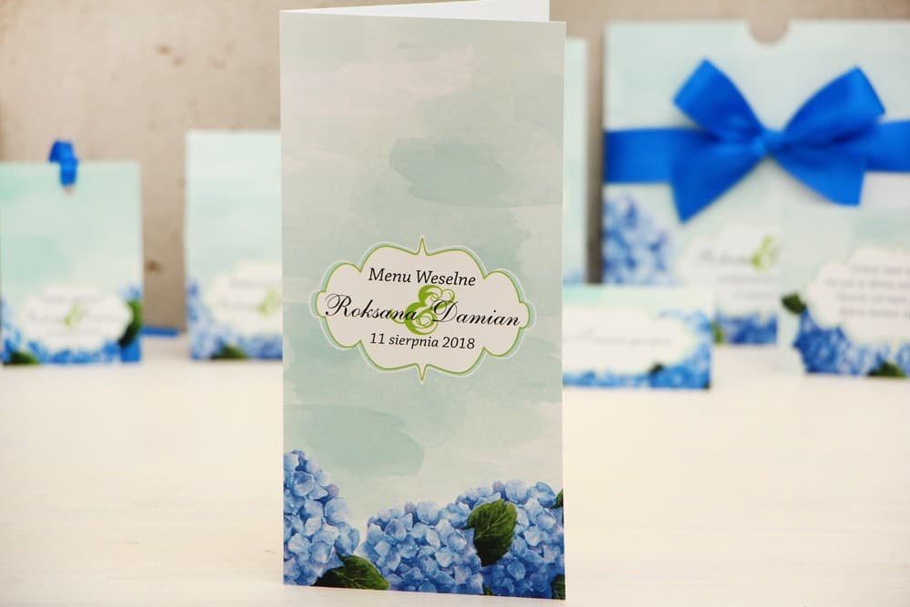 Elegante Menú de Boda Plegable con Motivo de Hortensias Azules | Carta de Platos para Mesa de Boda en Color Menta | Felicja nº 19