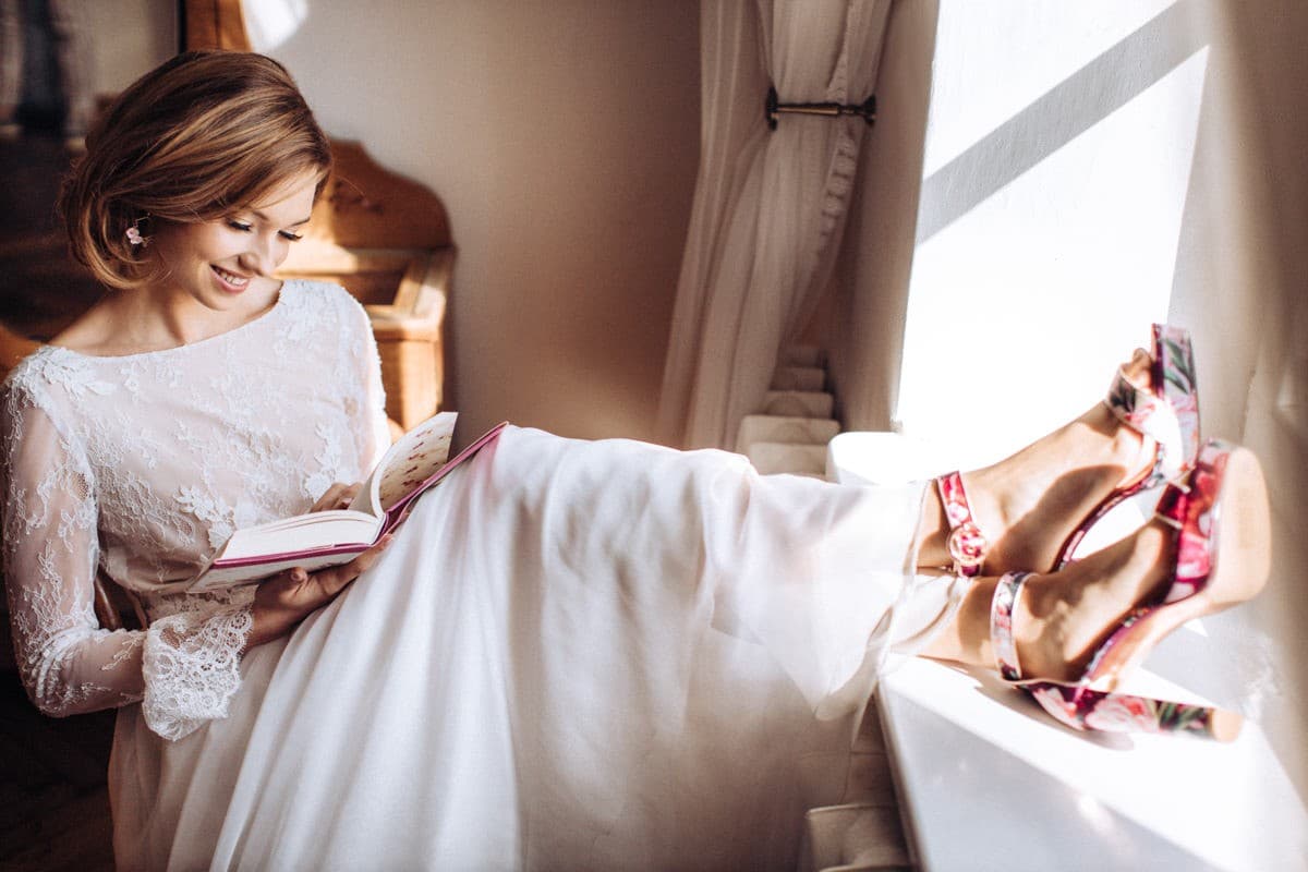 Menú de mesa rosa Rozalia n.º 4 con detalle de flores blancas para decoración romántica