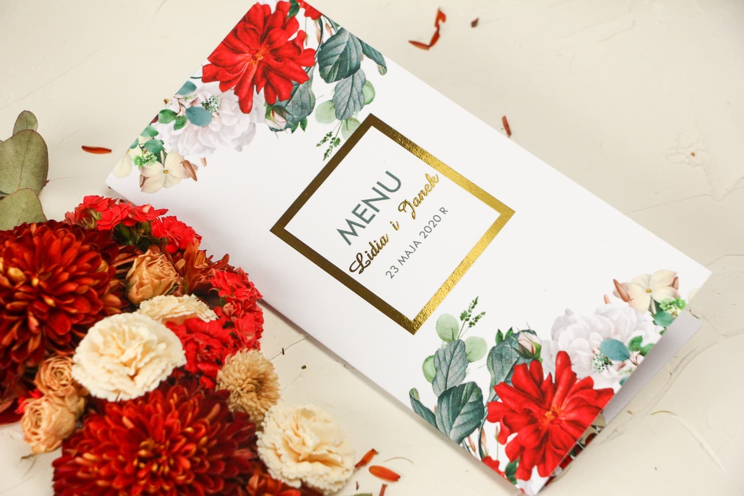 Elegante menu nuziale bordeaux con rose e oro | Carta dei piatti per tavolo nuziale glamour | Avril N. 4