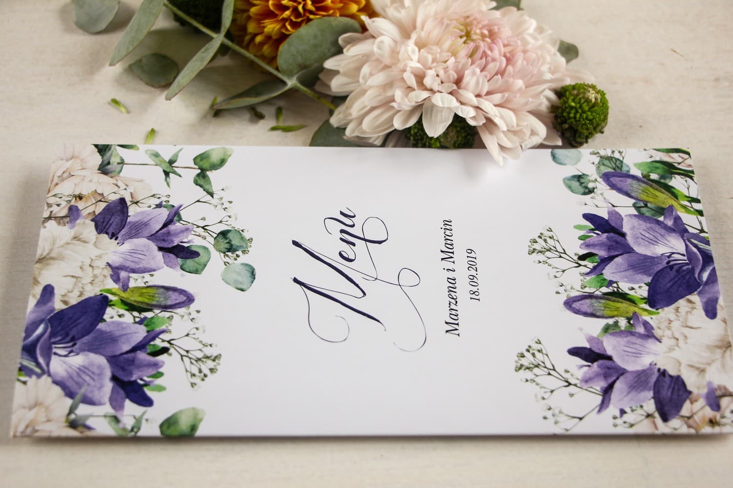 Menu Weselne z Piwoniami i Frezjami | Kwiatowa Karta Dań na Stół, Personalizacja | Aurum Nr 1