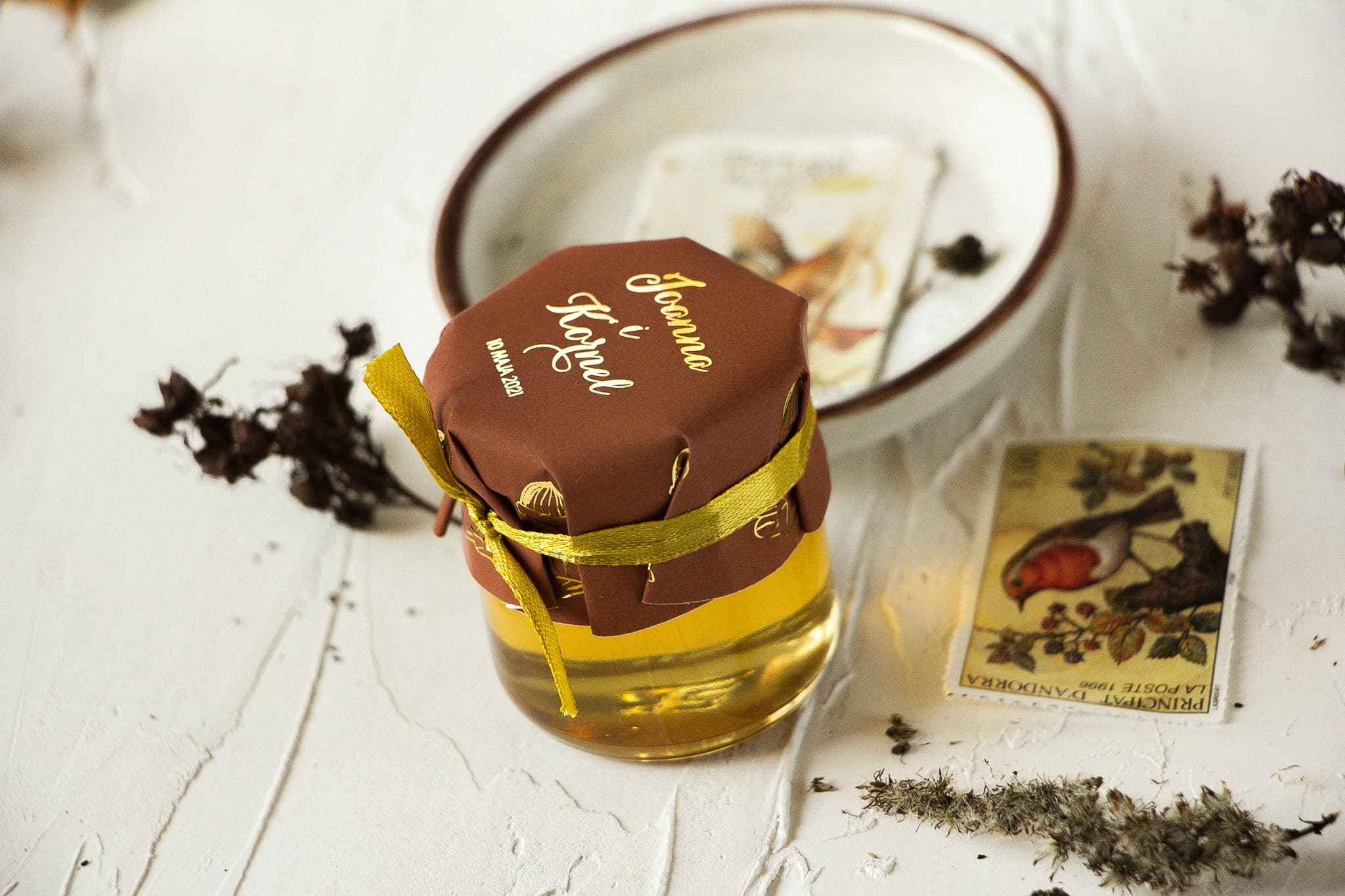 Miel de Boda - dulce agradecimiento para invitados. Cubierta otoñal con dorados y motivo de bellotas