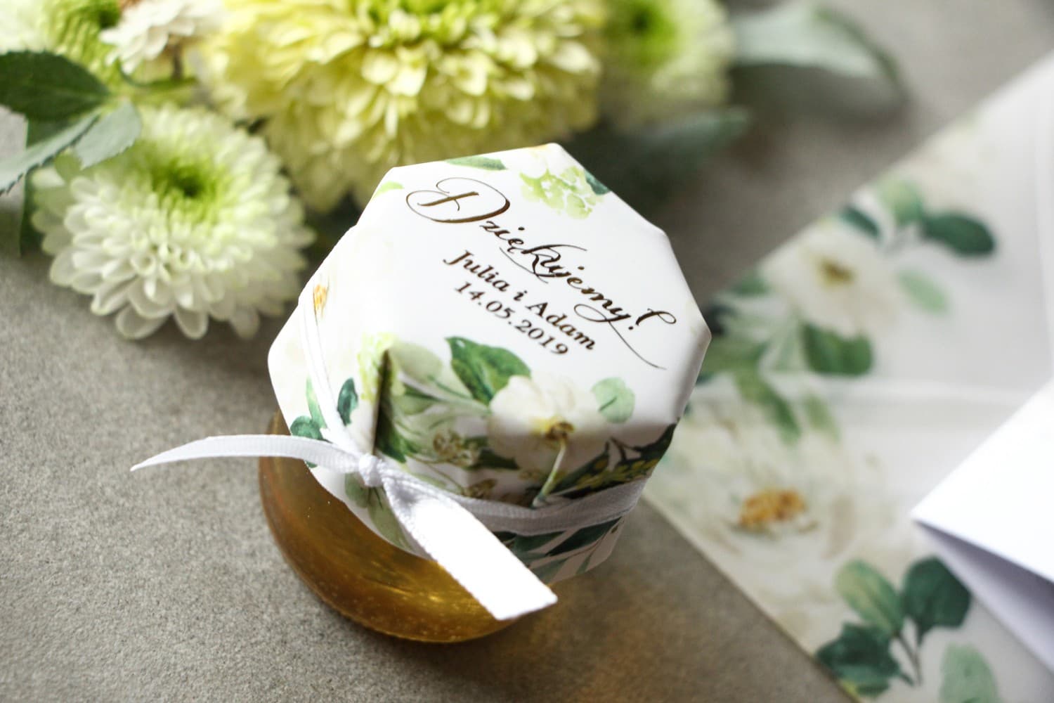 Miele Polacco in Barattolino Rubino n. 1 – Ringraziamenti Dorati con Fiori Bianchi