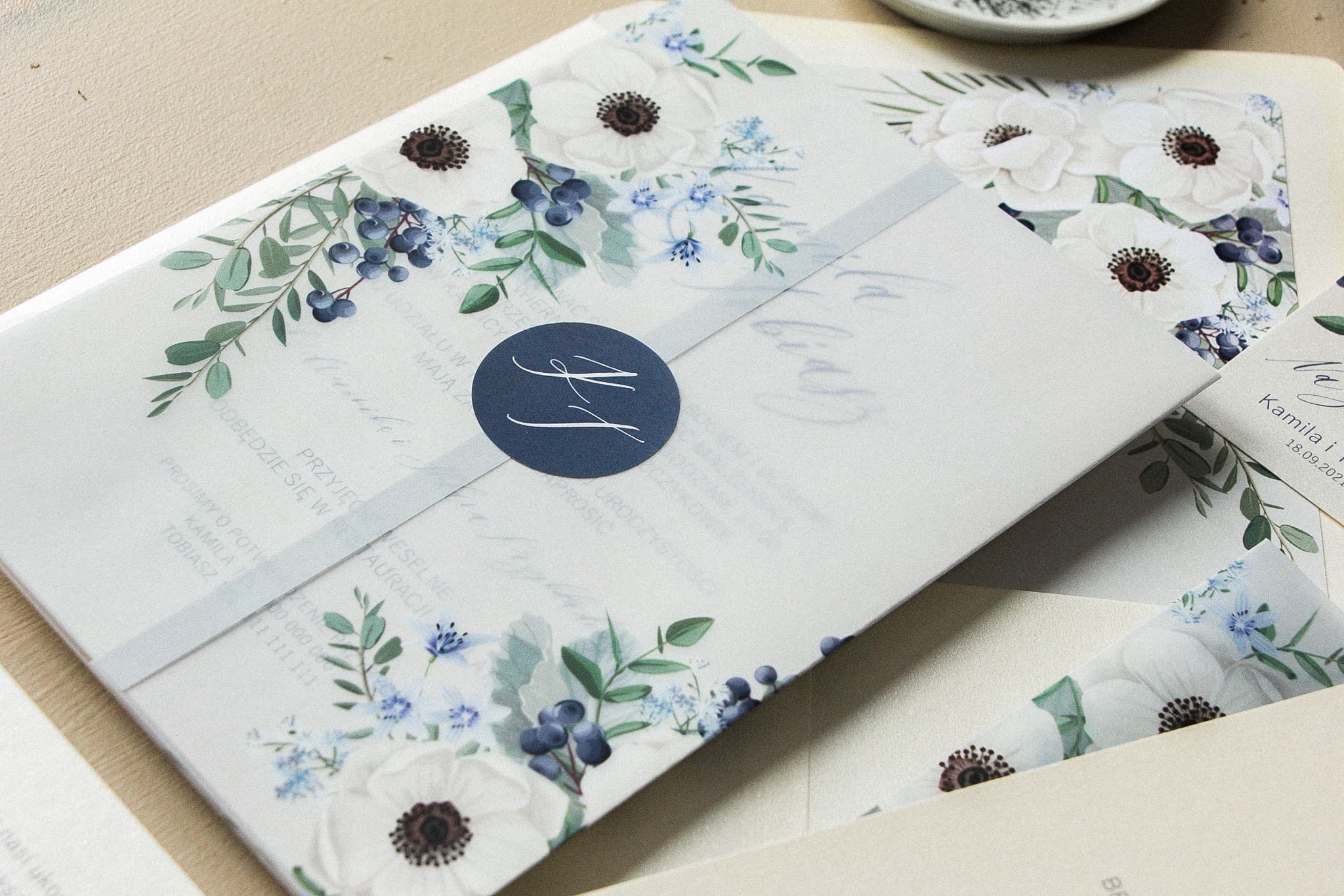 Muestra de invitación de boda con anémonas y azul Opal n.º 7