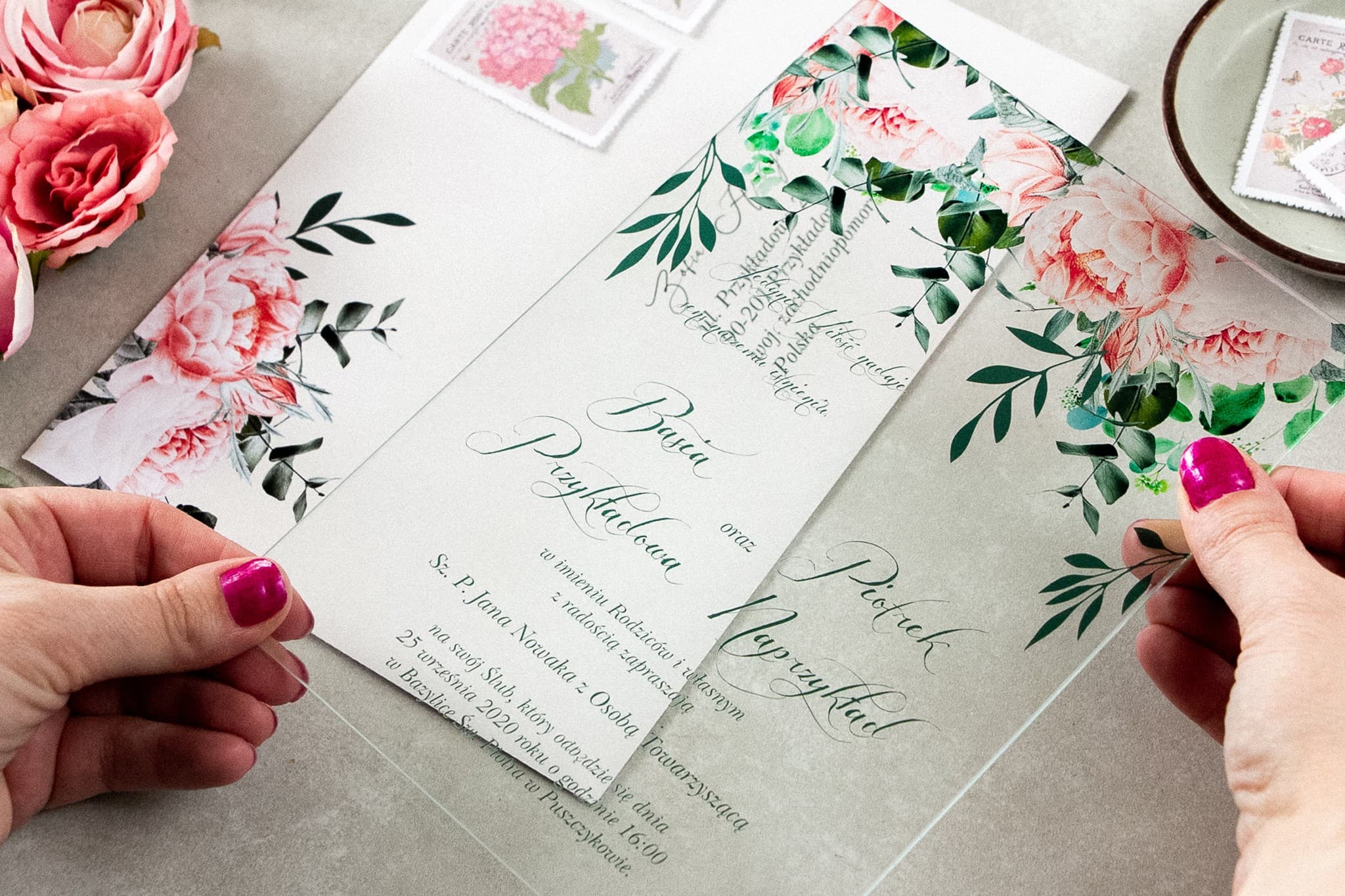 Muster der Hochzeitseinladung auf Glas mit Pfingstrosen und Eukalyptus - Korani Nr. 6