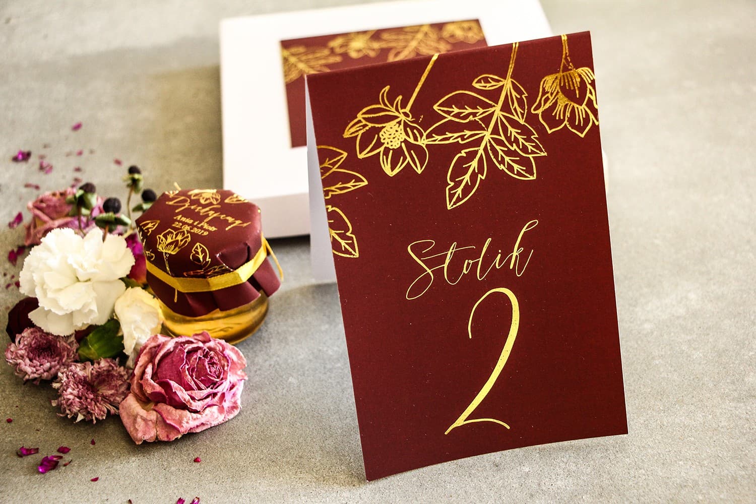 Numeri Tavolo Bordeaux con Rametti Dorati | Eleganti Numeri Nuziali Glamour | Szafir n. 3