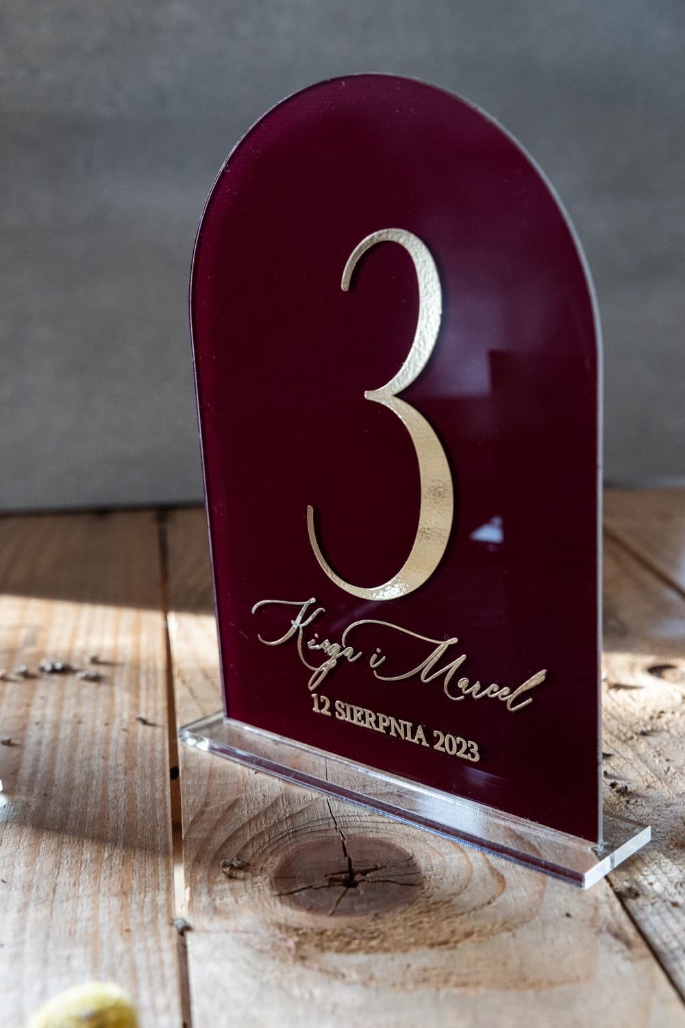 Numeri da Tavolo Eleganti in Plexiglass Dorati | Numeri Matrimoniali Bordo con Base | Dalia n. 6