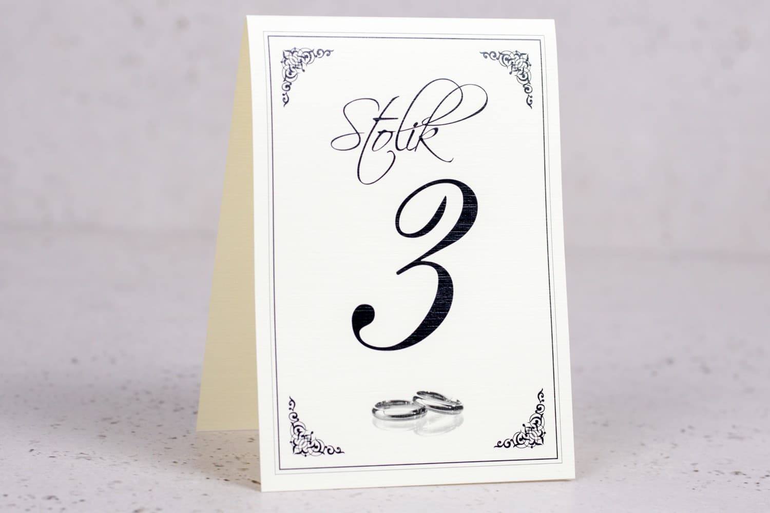 Elegantes números de mesa color marfil con alianzas doradas | Numeración de mesas de boda en papel de lino | Arte n.º 2