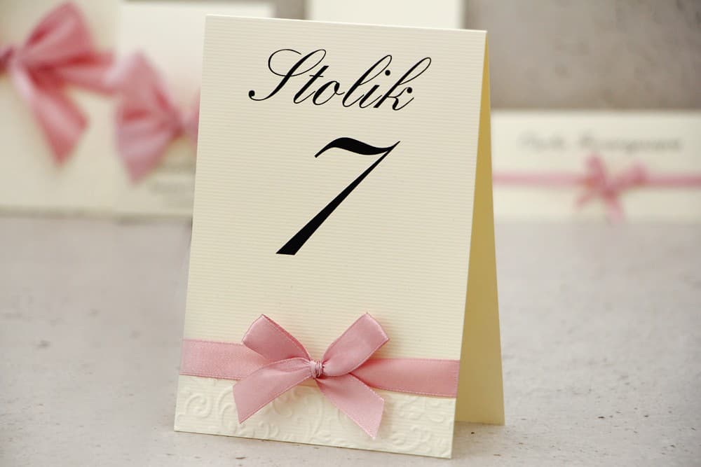 Elegantes Números de Mesa con Lazo, Papel Texturizado | Numeración de Mesas de Boda | Belisa nº 3