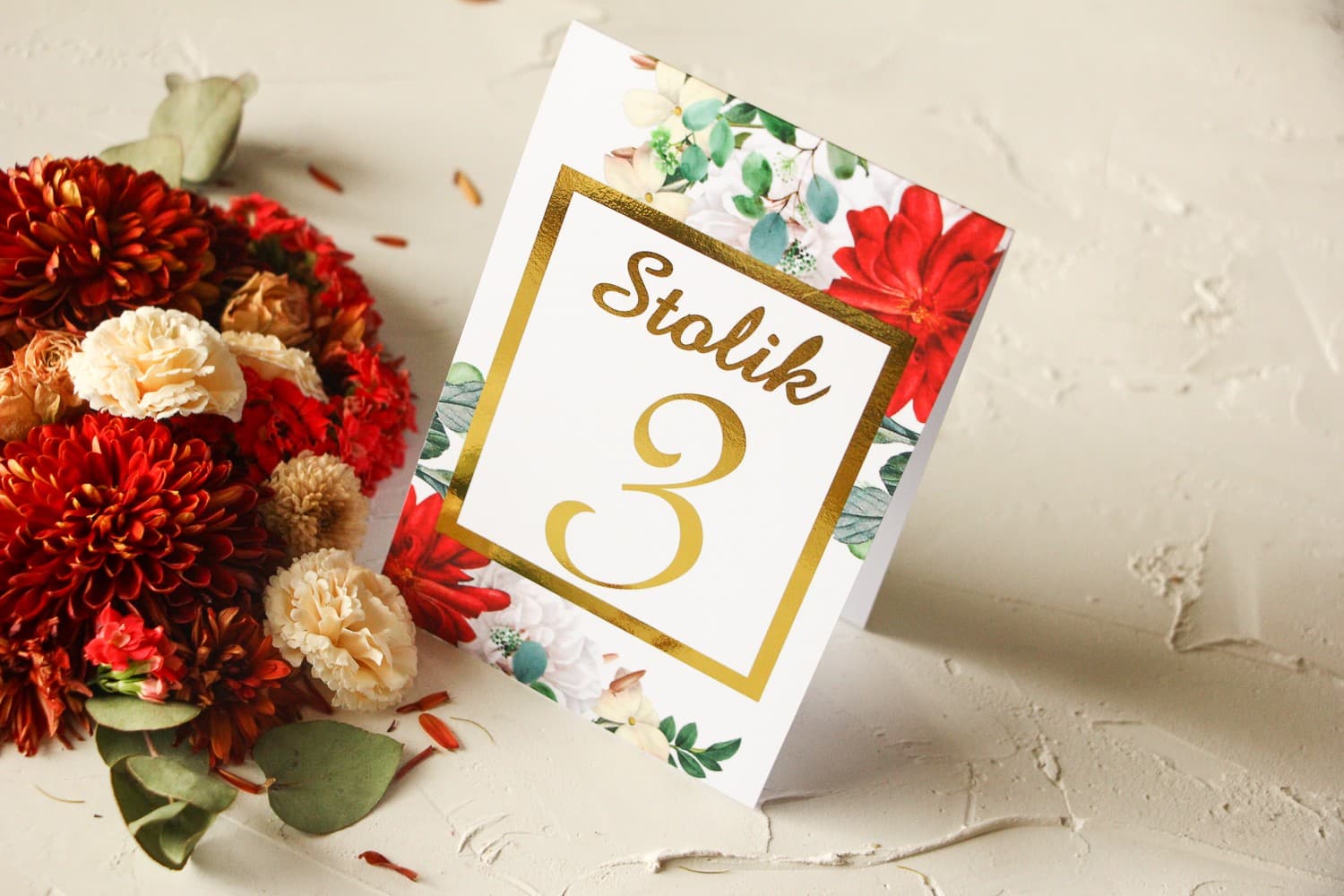 Números de mesa dorados con rosas granates | Elegantes números de mesa para boda | Avril n.º 4