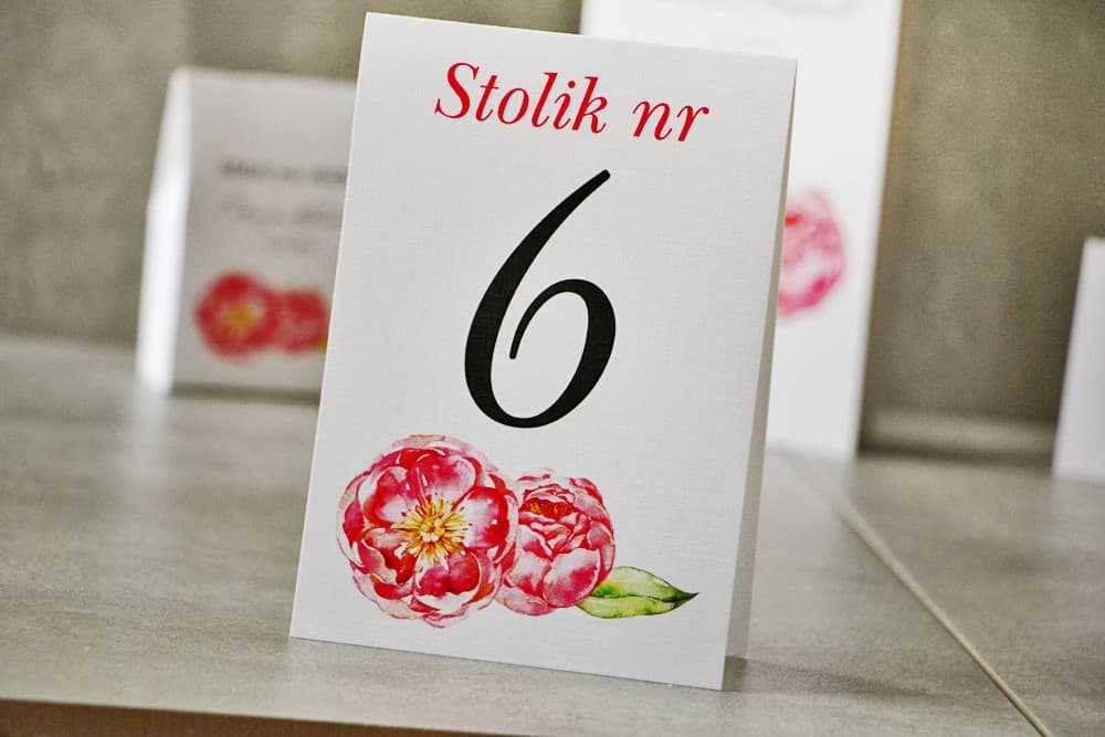 Elegantes Números de Mesa de Boda con Peonías, Flores Amaranto en Papel con Textura de Lino | Números de Mesa | Pistacho n.º 6