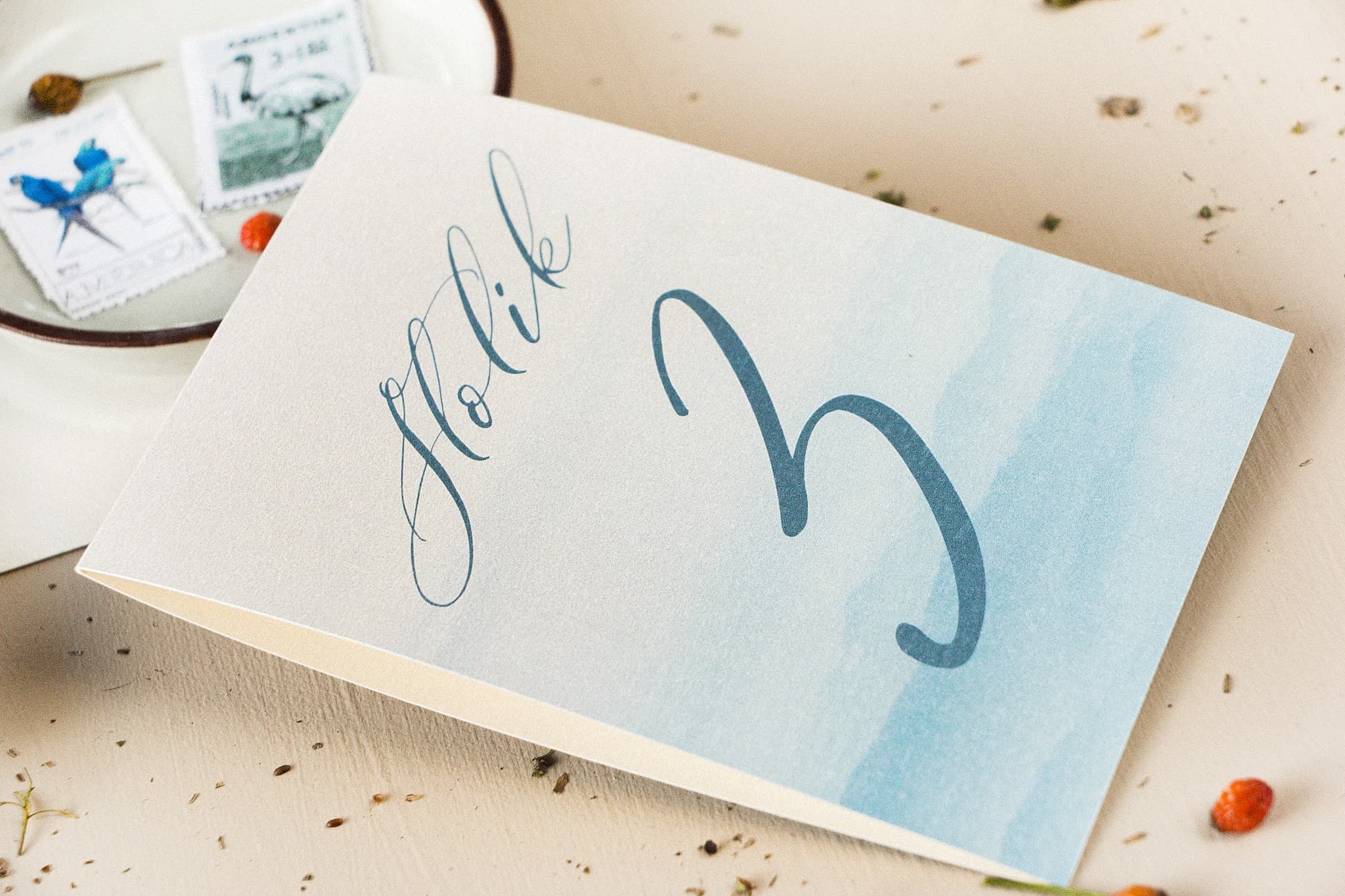 Numéros de table de mariage sur papier perlé avec graphisme aquarelle