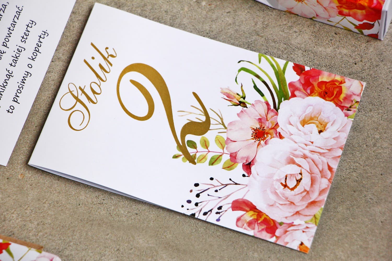 Numéros de Table de Mariage Dorés avec Pivoines Rose Poudré | Numérotation de Table Élégante | Sorento No 13