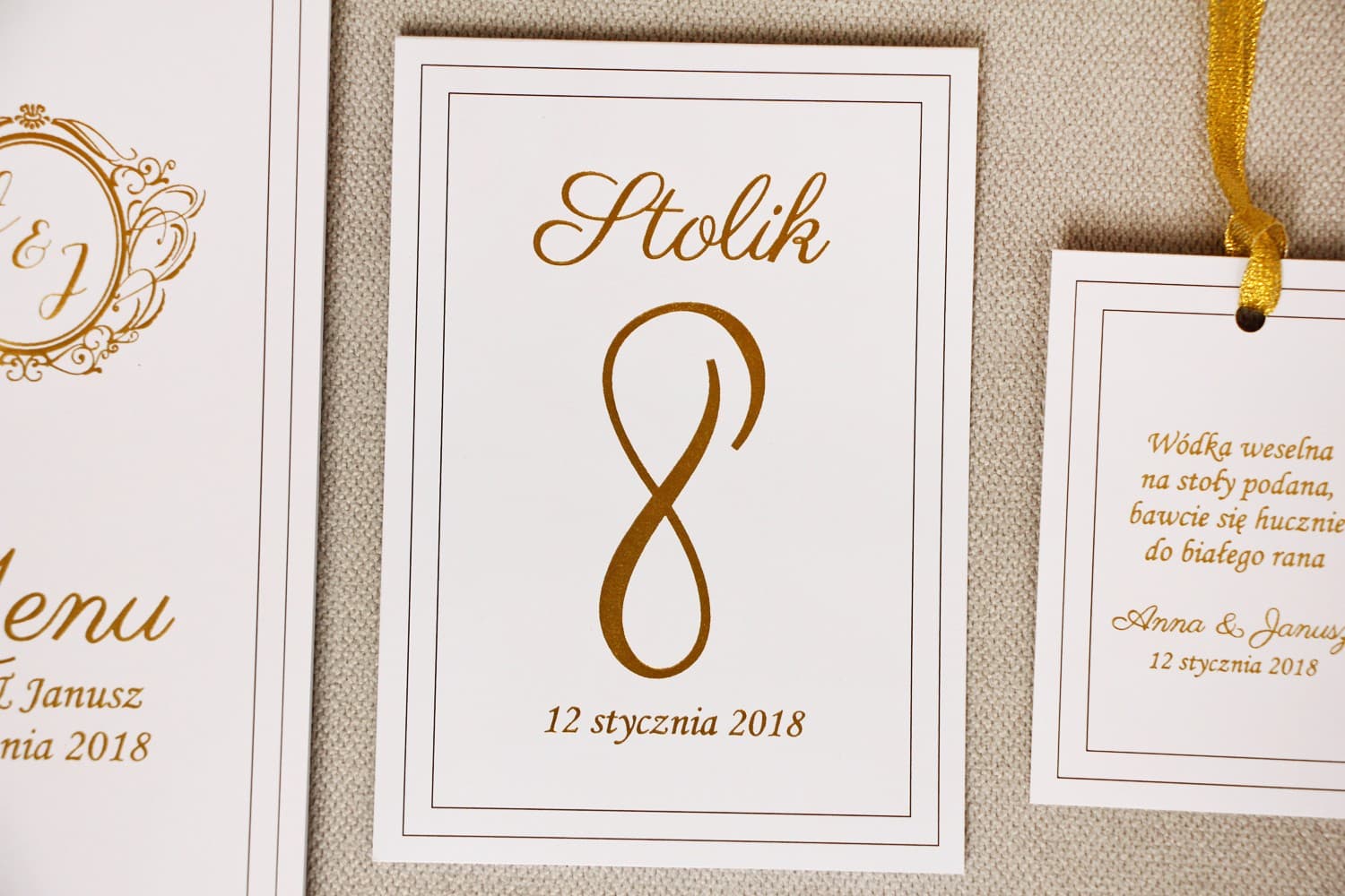 Złocone Numery na Stół Weselny Glamour, Stojące Numerki | Biało-Złote Oznaczenia Stołów | Sonata nr 9