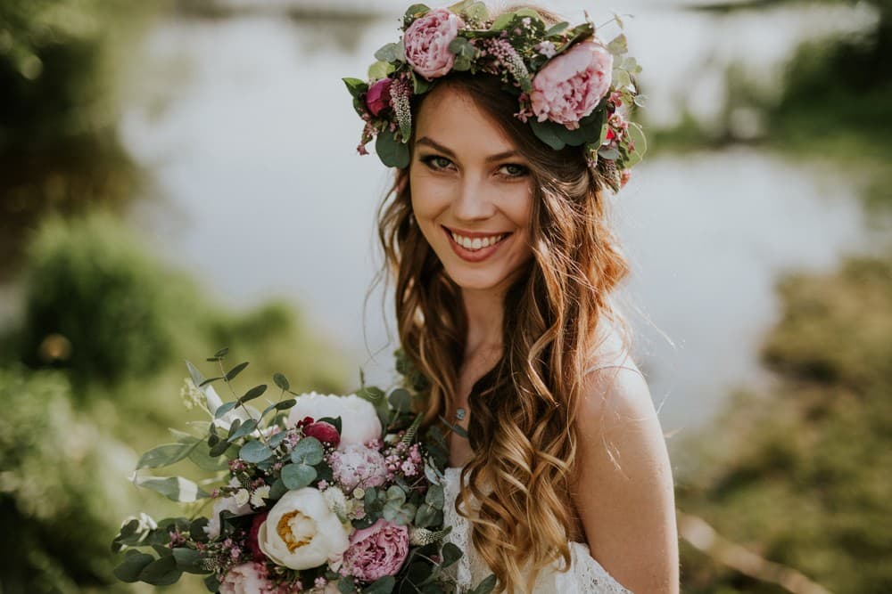 Sposa con ghirlanda ispirazione per la collezione Acquarelli n. 13 Amelia Wedding