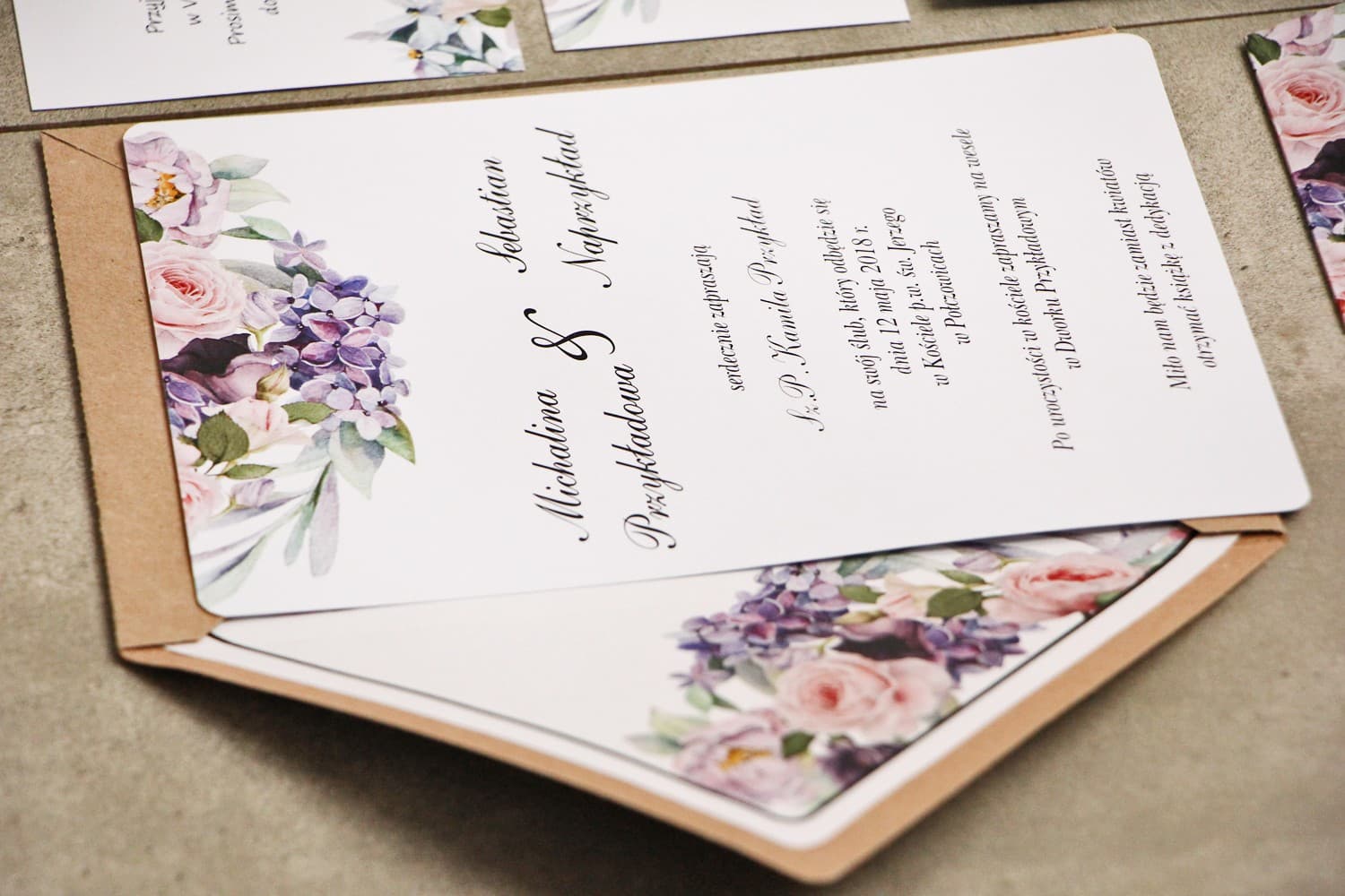 Interno della partecipazione nuziale Sorento n. 2 fiori viola Amelia Wedding